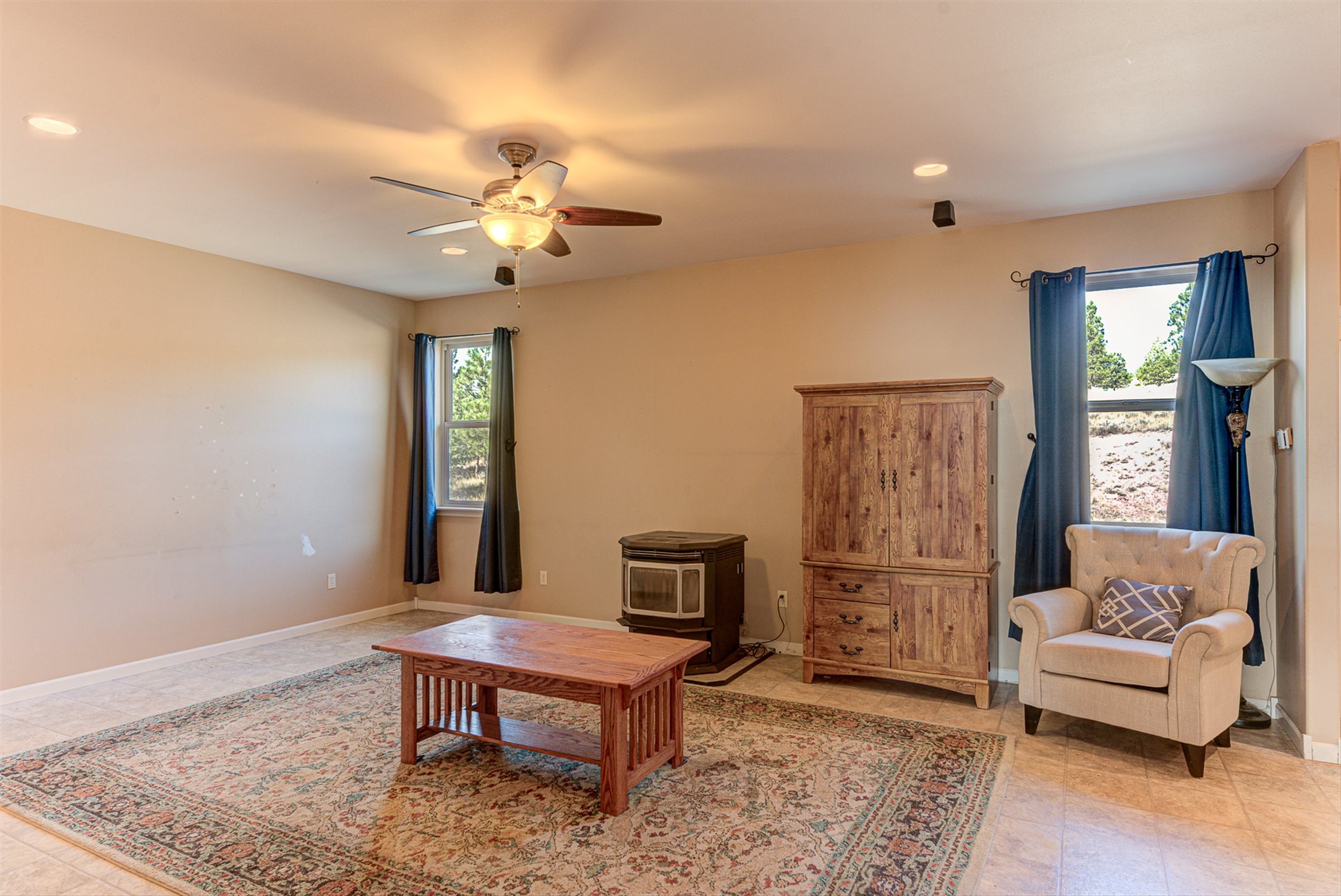 8224 Hillside Drive Property Photo 4