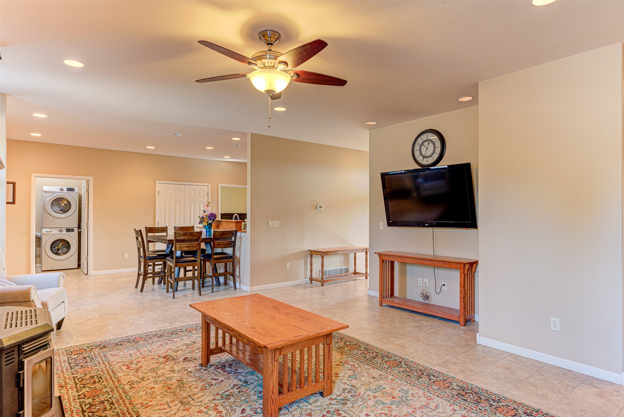 8224 Hillside Drive Property Photo 6