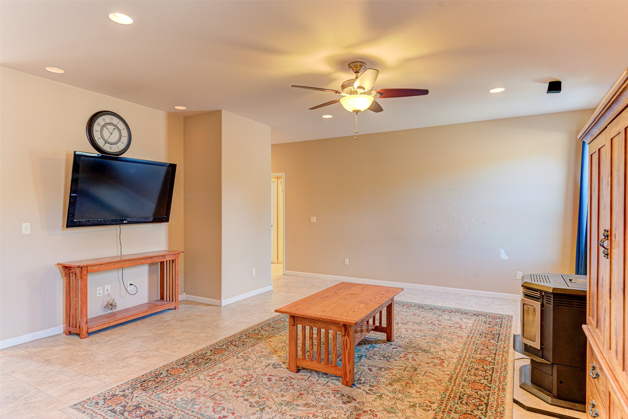 8224 Hillside Drive Property Photo 7