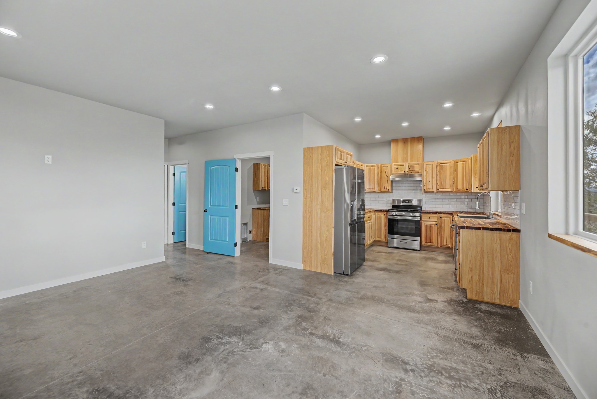 2120 Lowe Court Property Photo 6