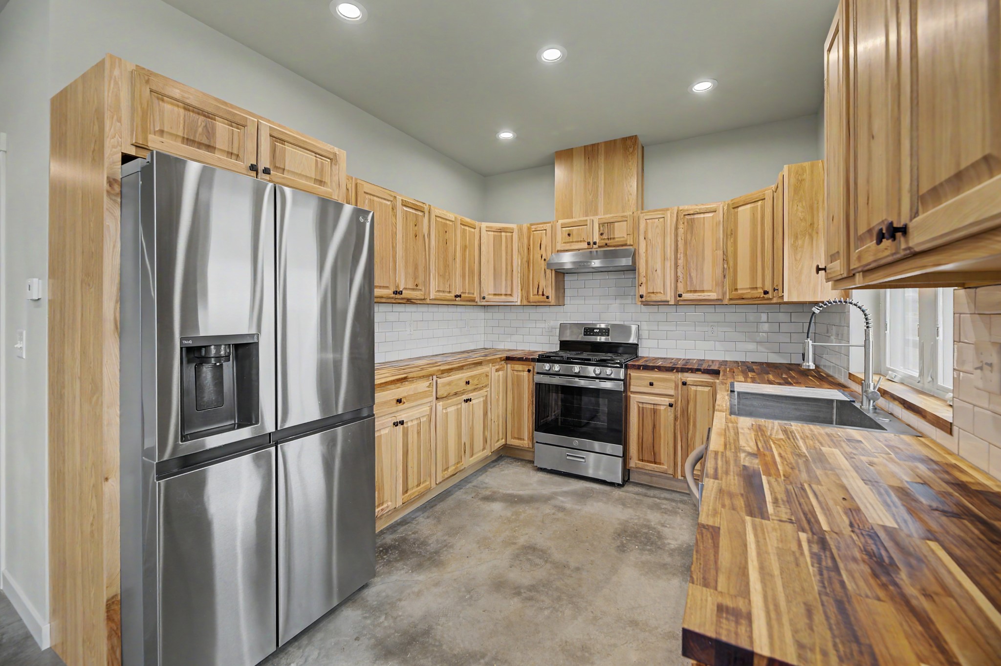2120 Lowe Court Property Photo 8