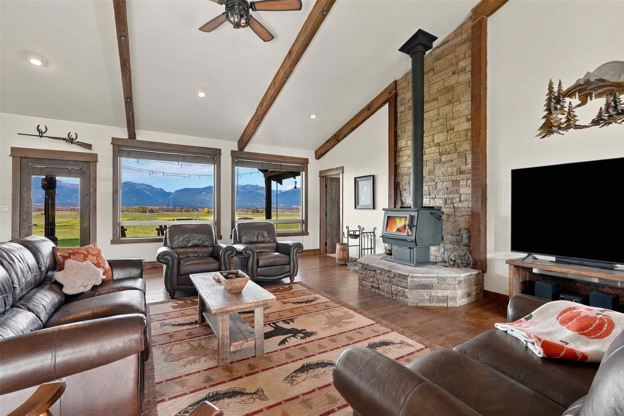 2015 View Lane Property Photo 8