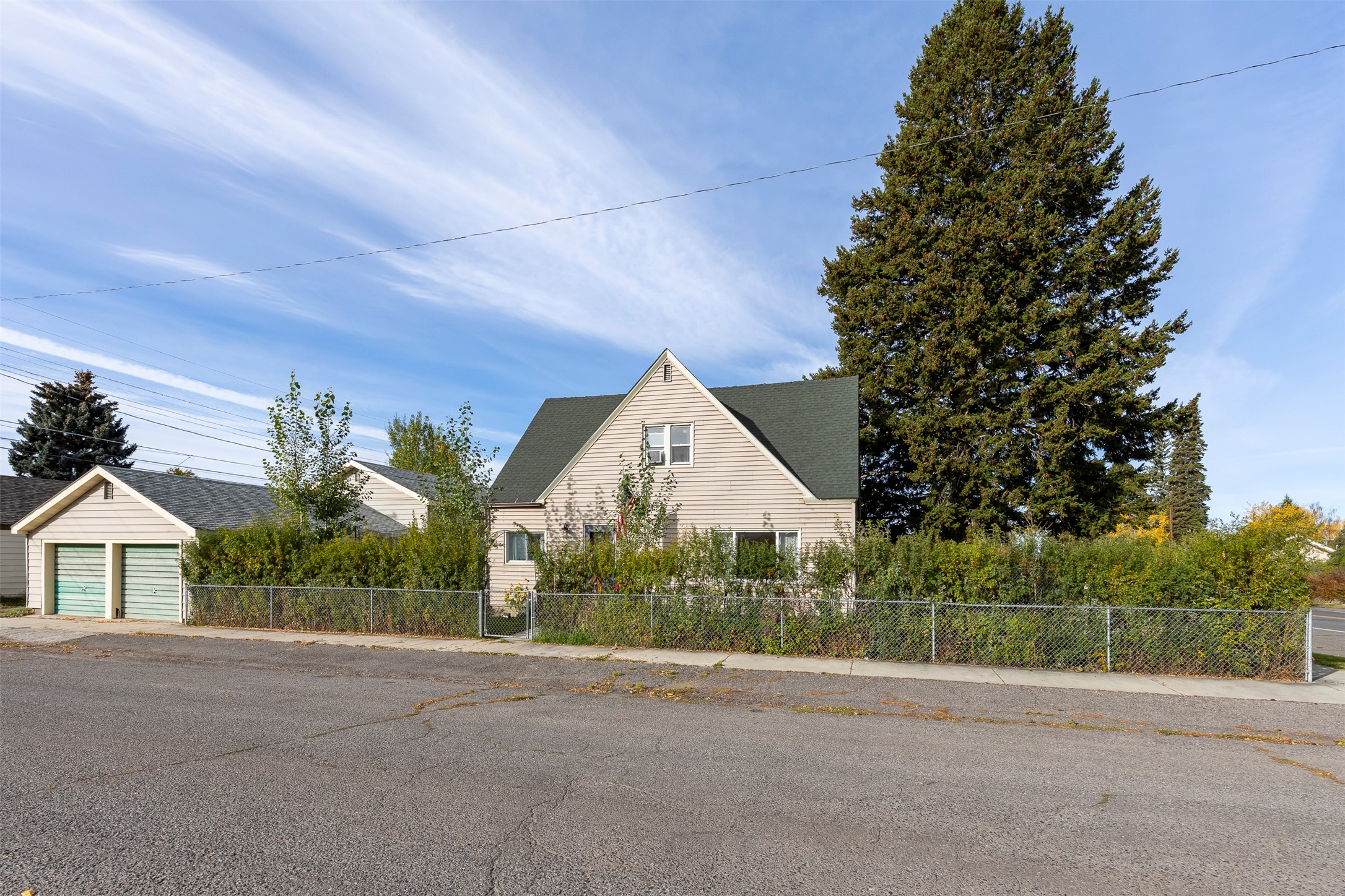 2840 Floral Boulevard Property Photo 2