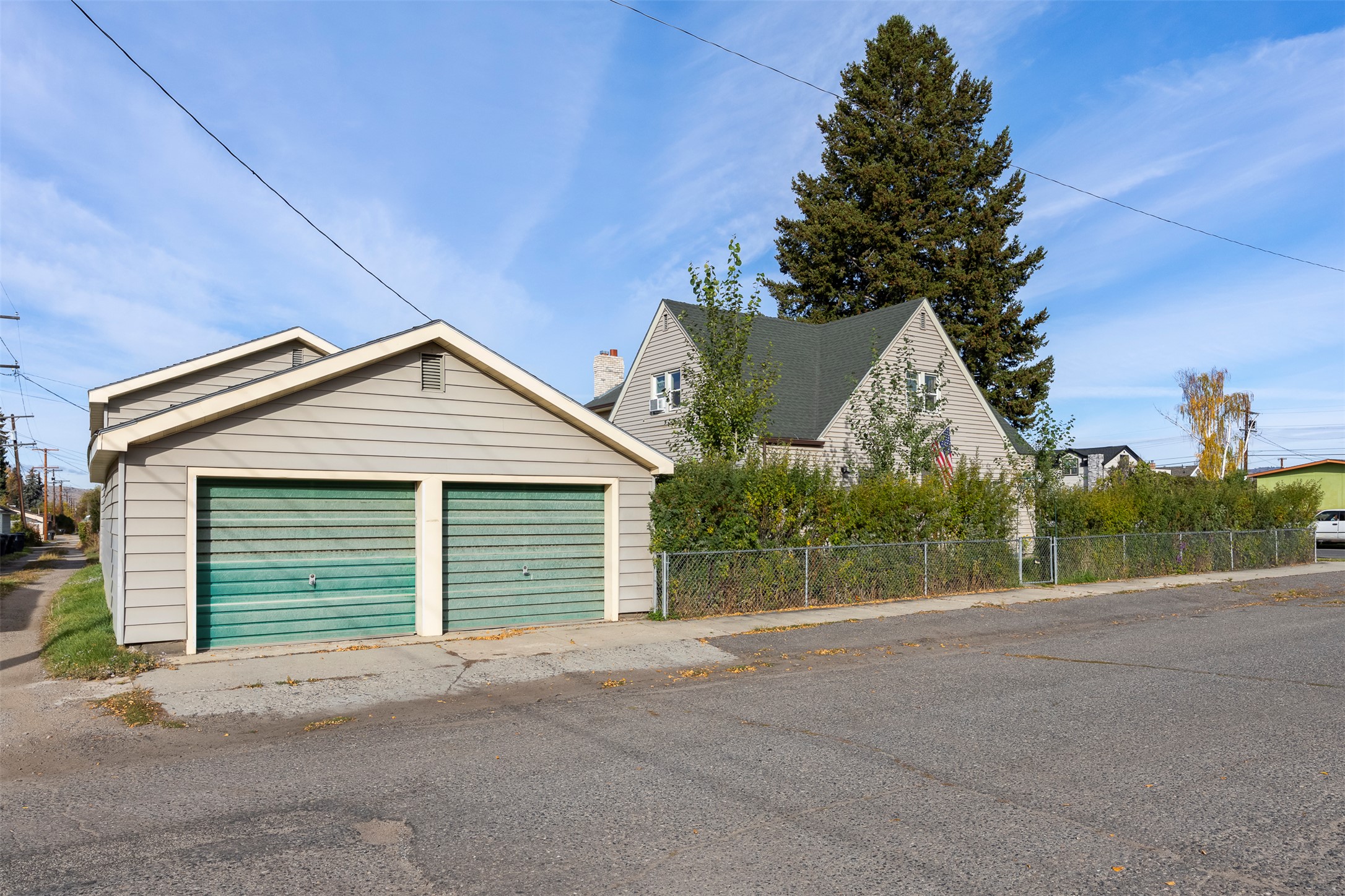 2840 Floral Boulevard Property Photo 3