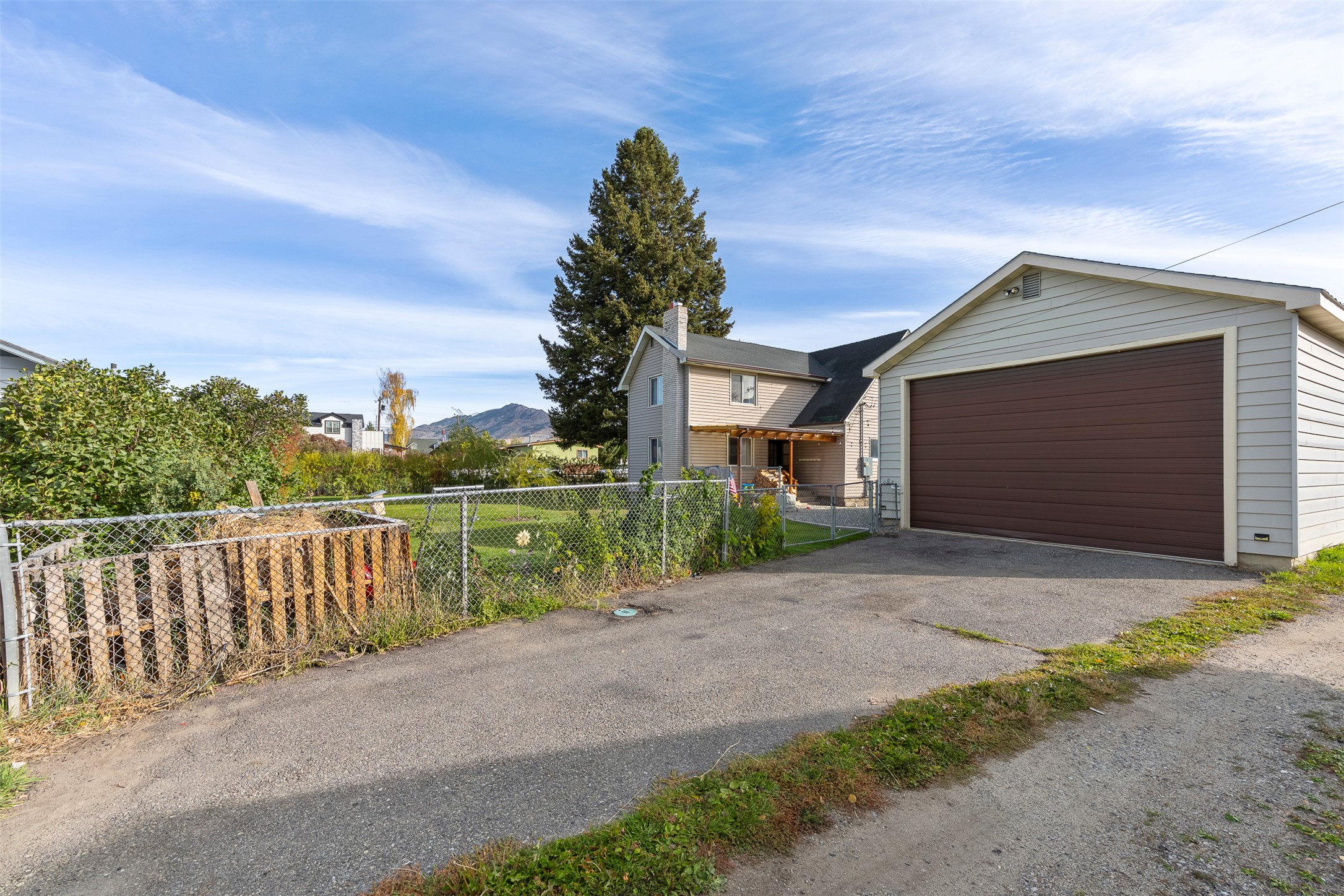 2840 Floral Boulevard Property Photo 4