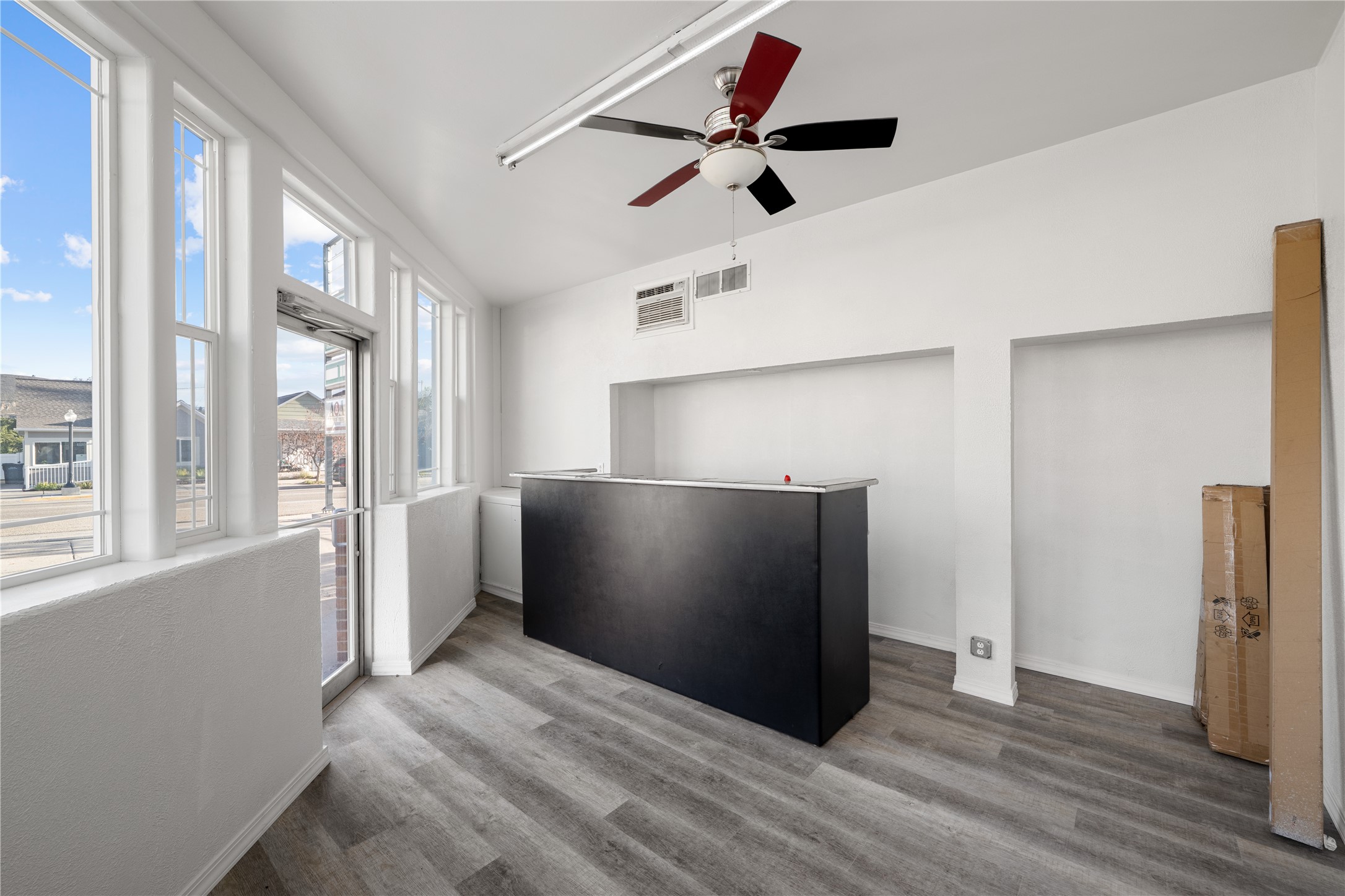 701 E Park Avenue Property Photo 13
