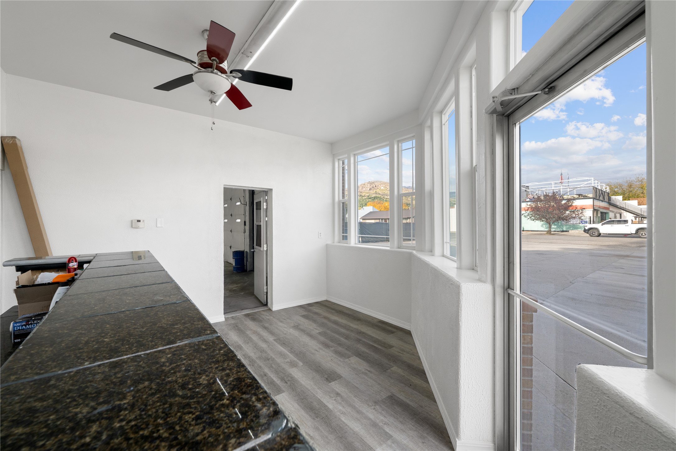 701 E Park Avenue Property Photo 15