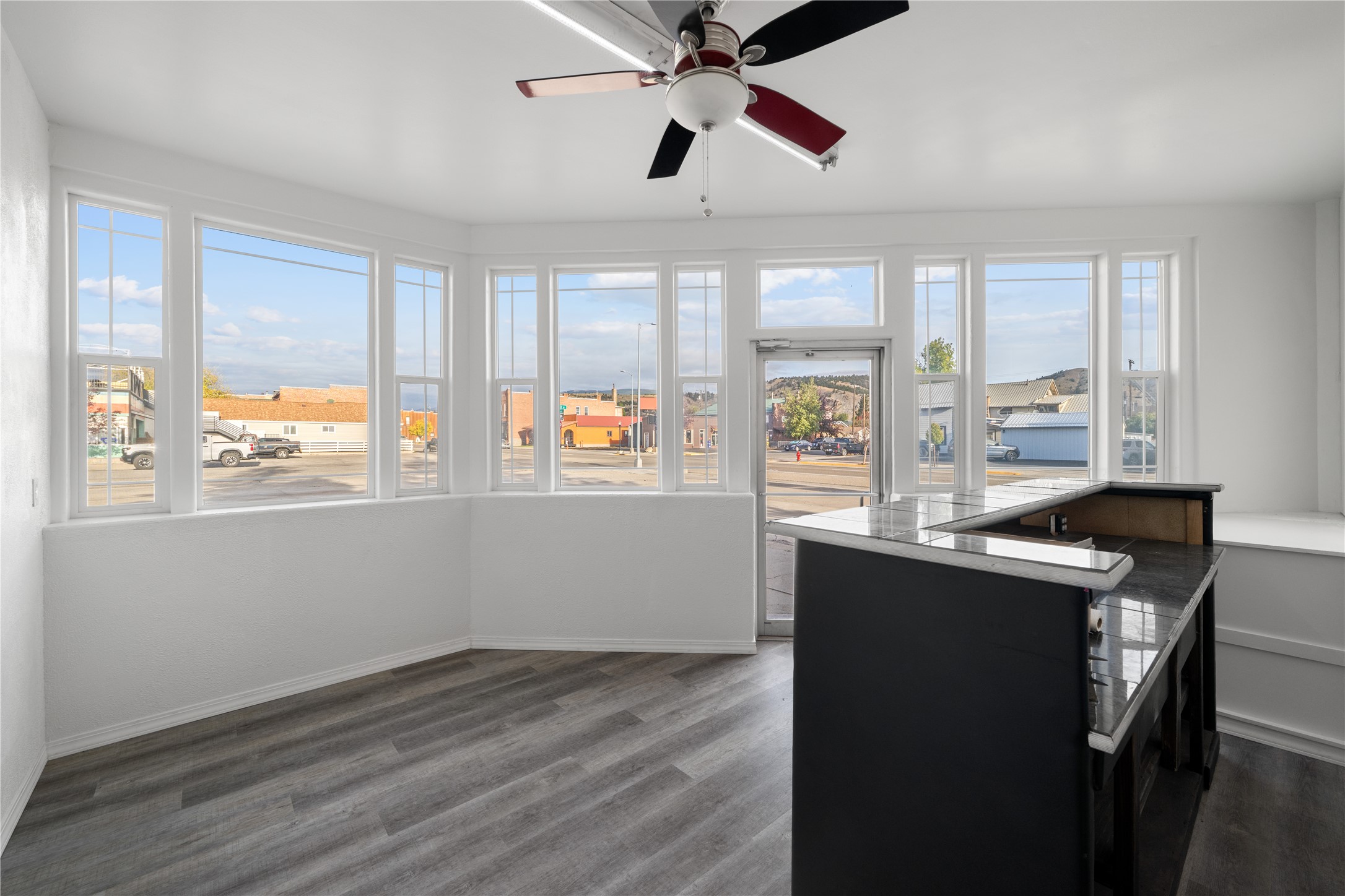 701 E Park Avenue Property Photo 16