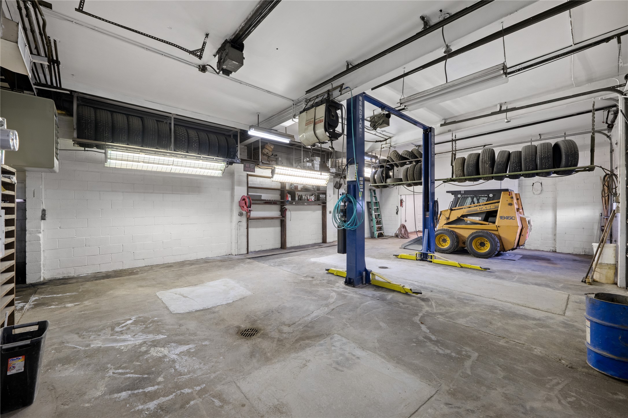 701 E Park Avenue Property Photo 17