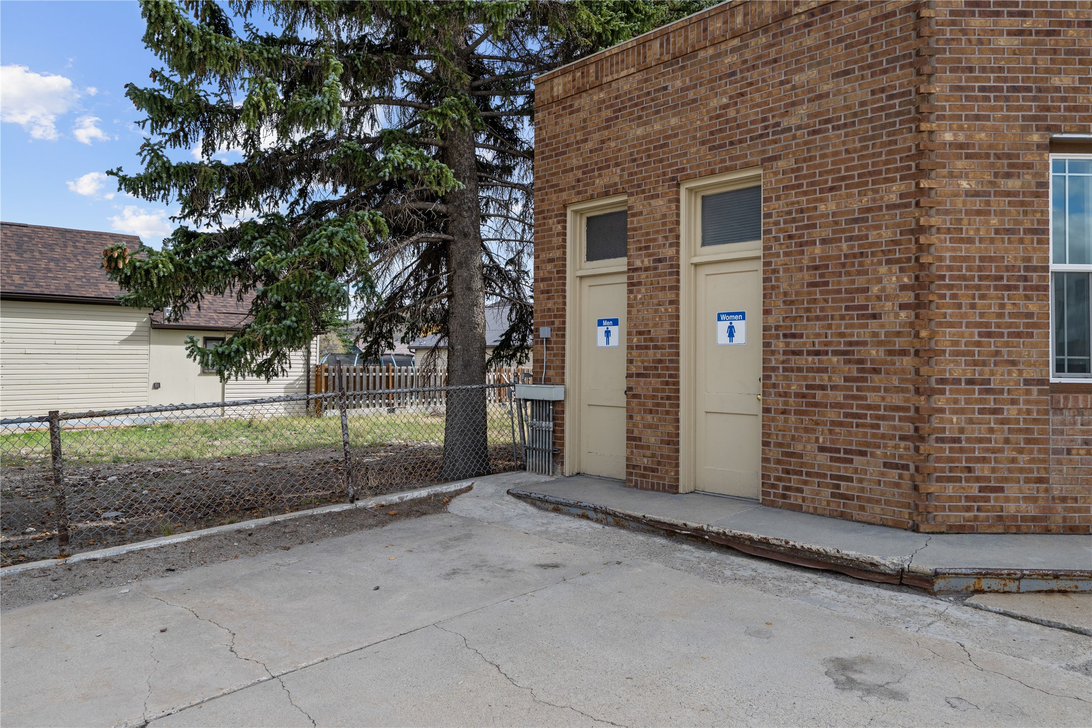 701 E Park Avenue Property Photo 32
