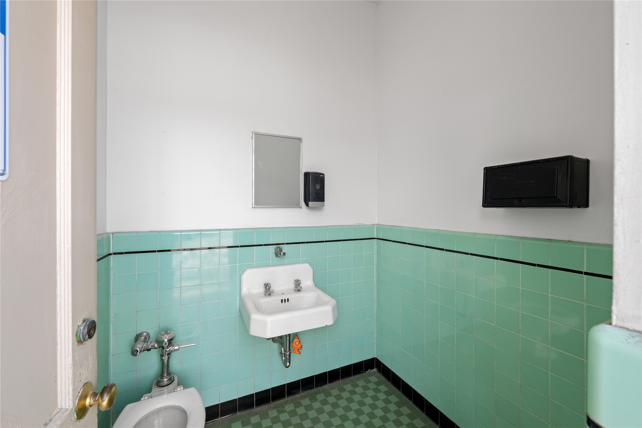701 E Park Avenue Property Photo 34
