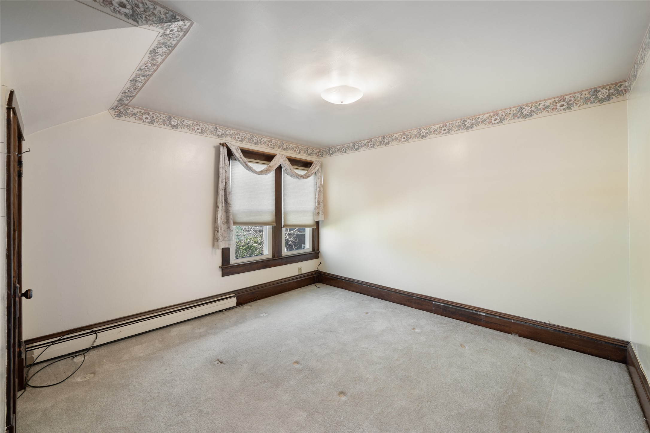 109 W 6th Street Property Photo 31