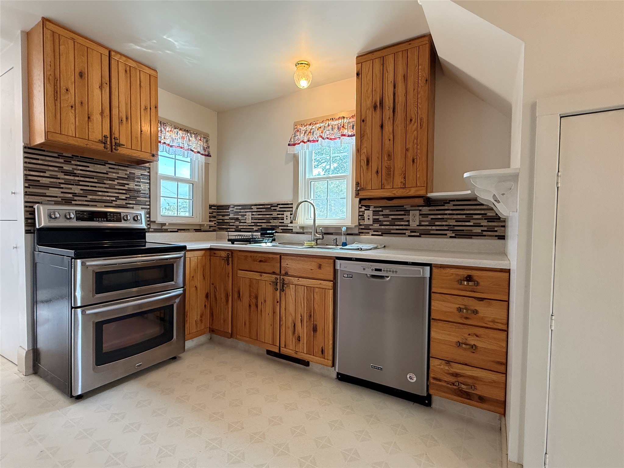 429 Illinois Avenue Property Photo 4