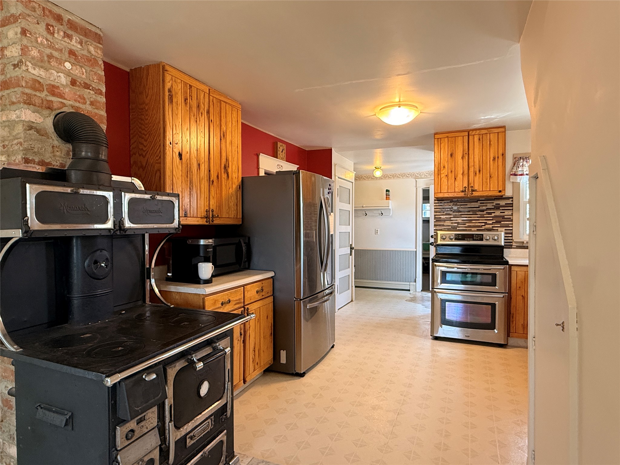 429 Illinois Avenue Property Photo 5