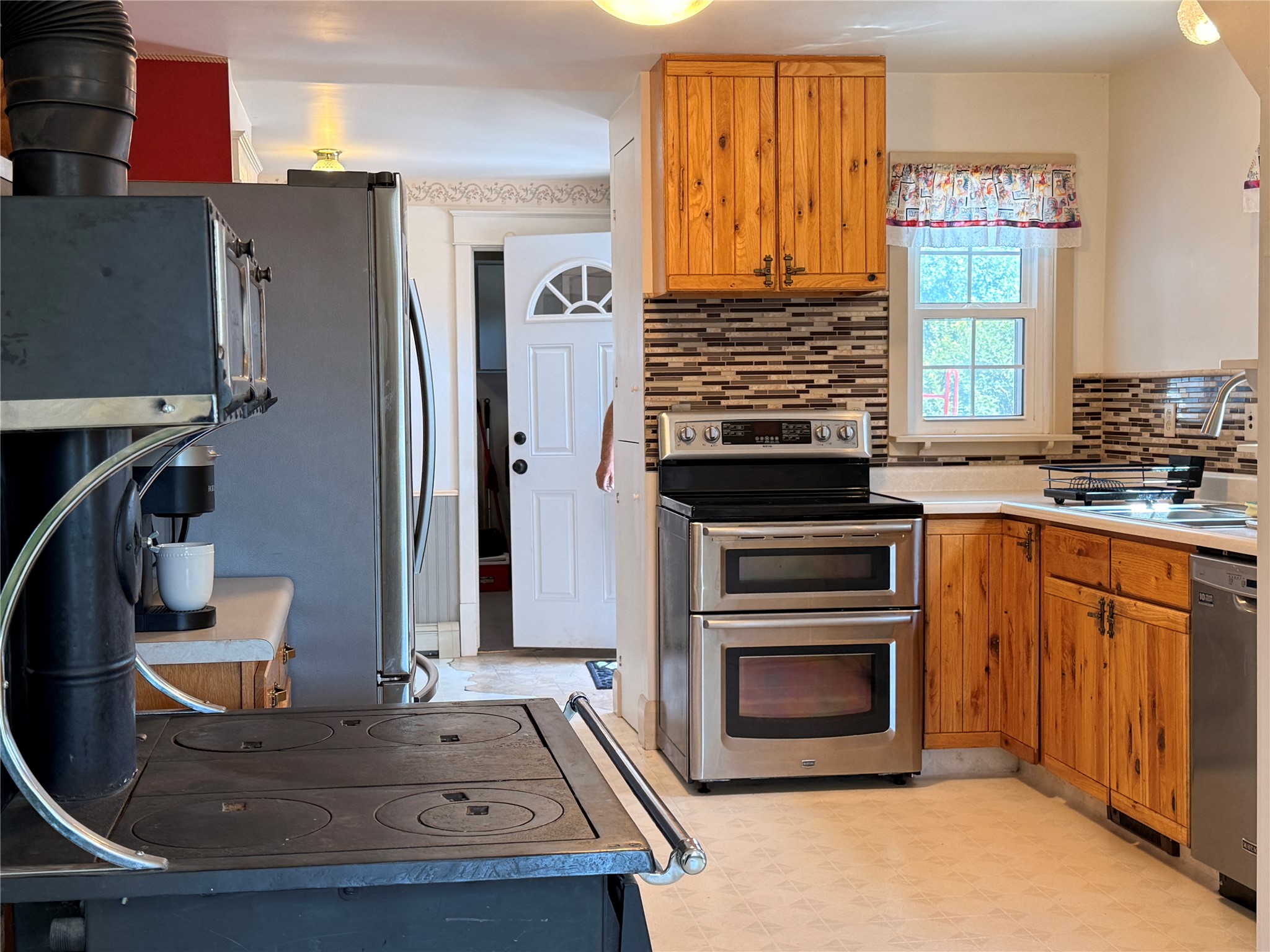 429 Illinois Avenue Property Photo 6