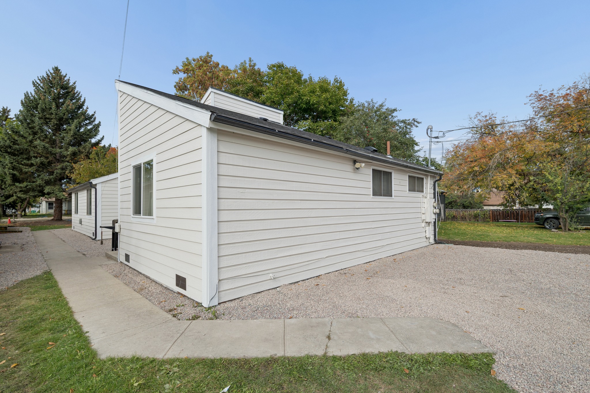 535/537 10th Avenue W Property Photo 4