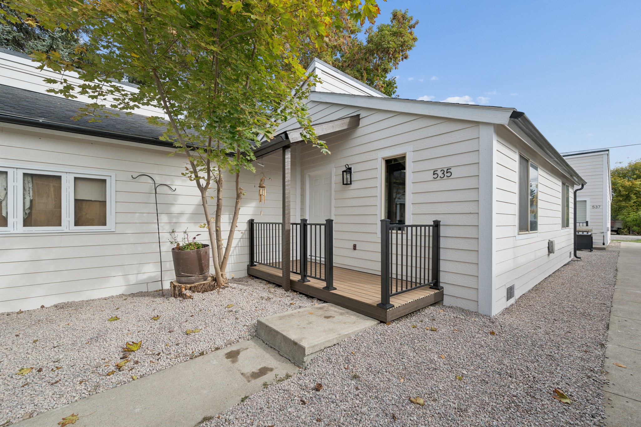 535/537 10th Avenue W Property Photo 5