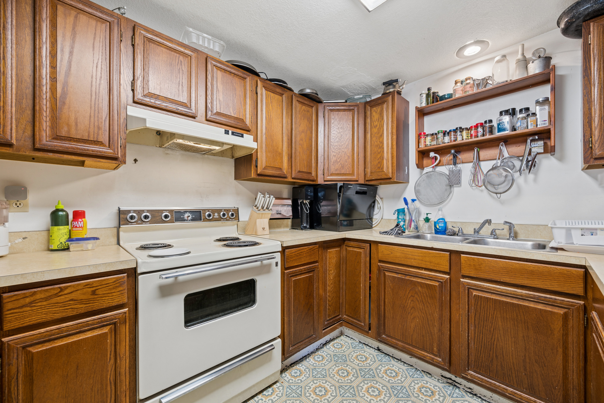 535/537 10th Avenue W Property Photo 7