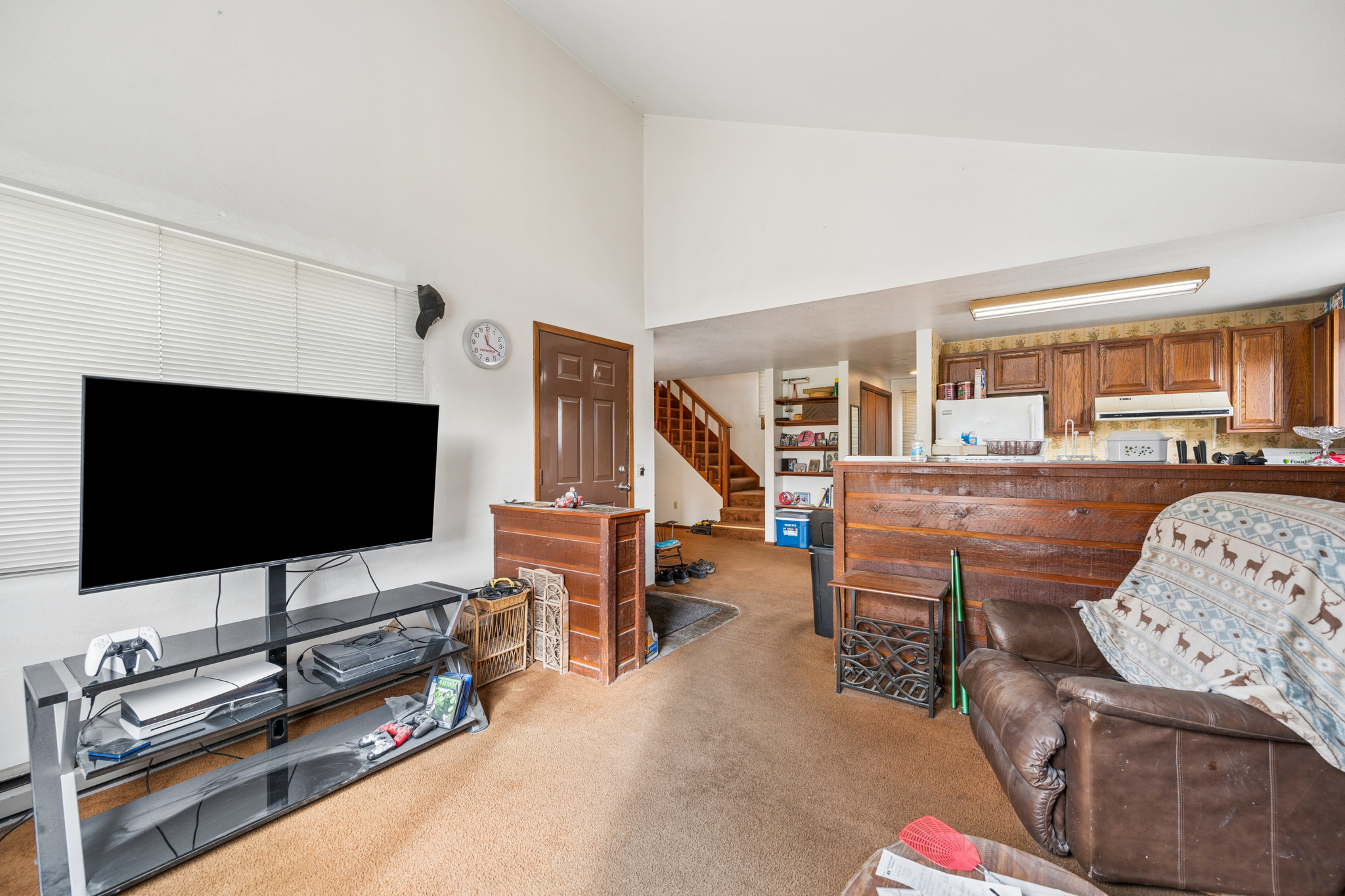535/537 10th Avenue W Property Photo 9