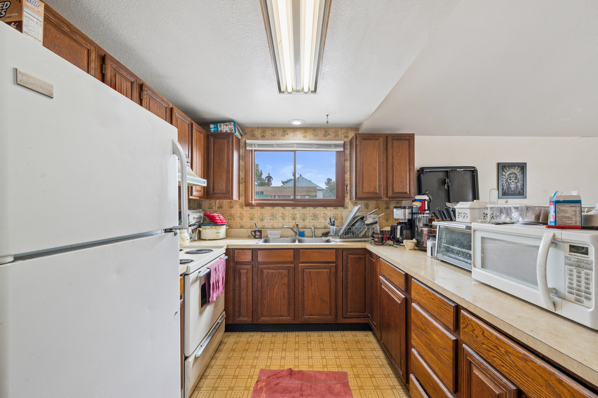 535/537 10th Avenue W Property Photo 14
