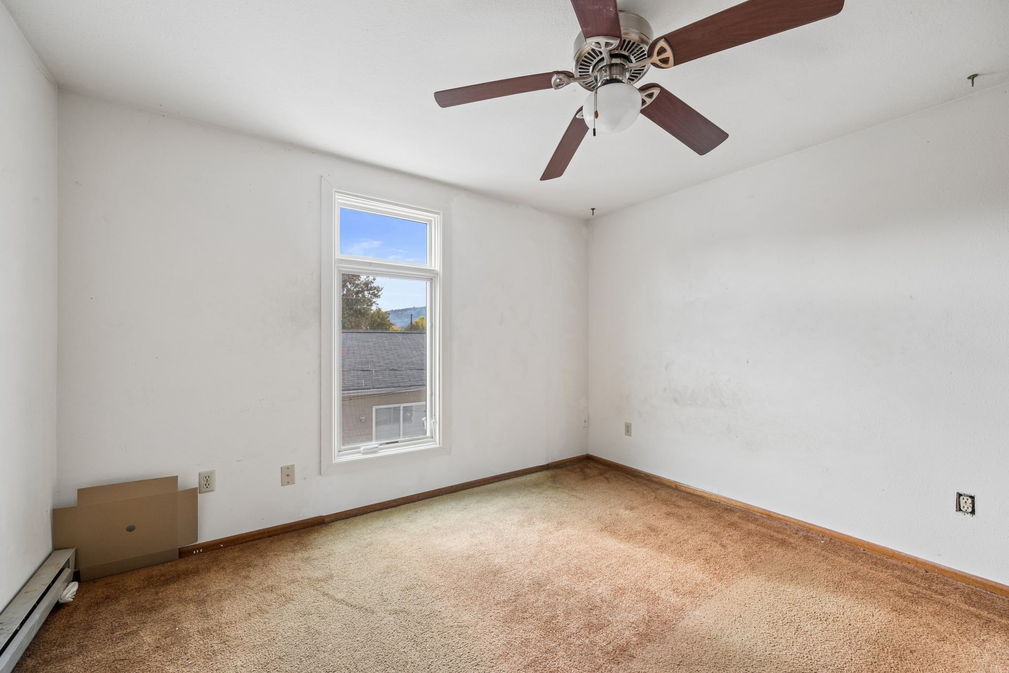 535/537 10th Avenue W Property Photo 16