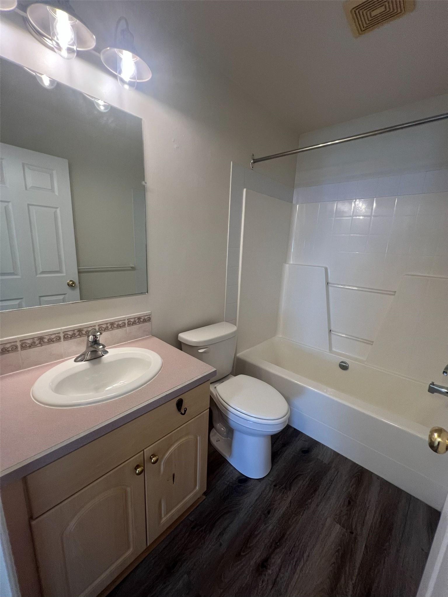 121 Iowa Avenue Building 2 (14 Units) Property Photo 19