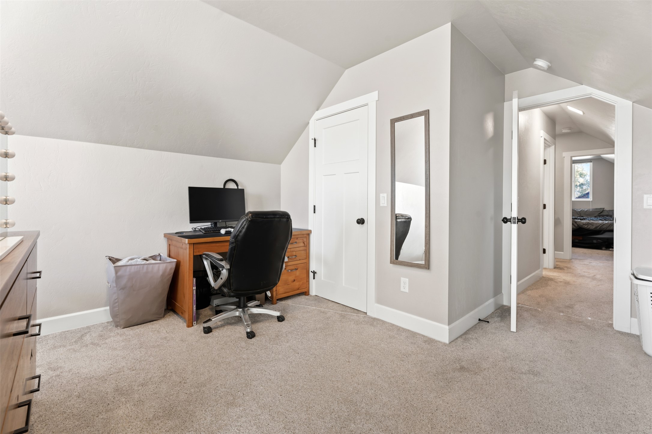 246 N Tudor Street Property Photo 19
