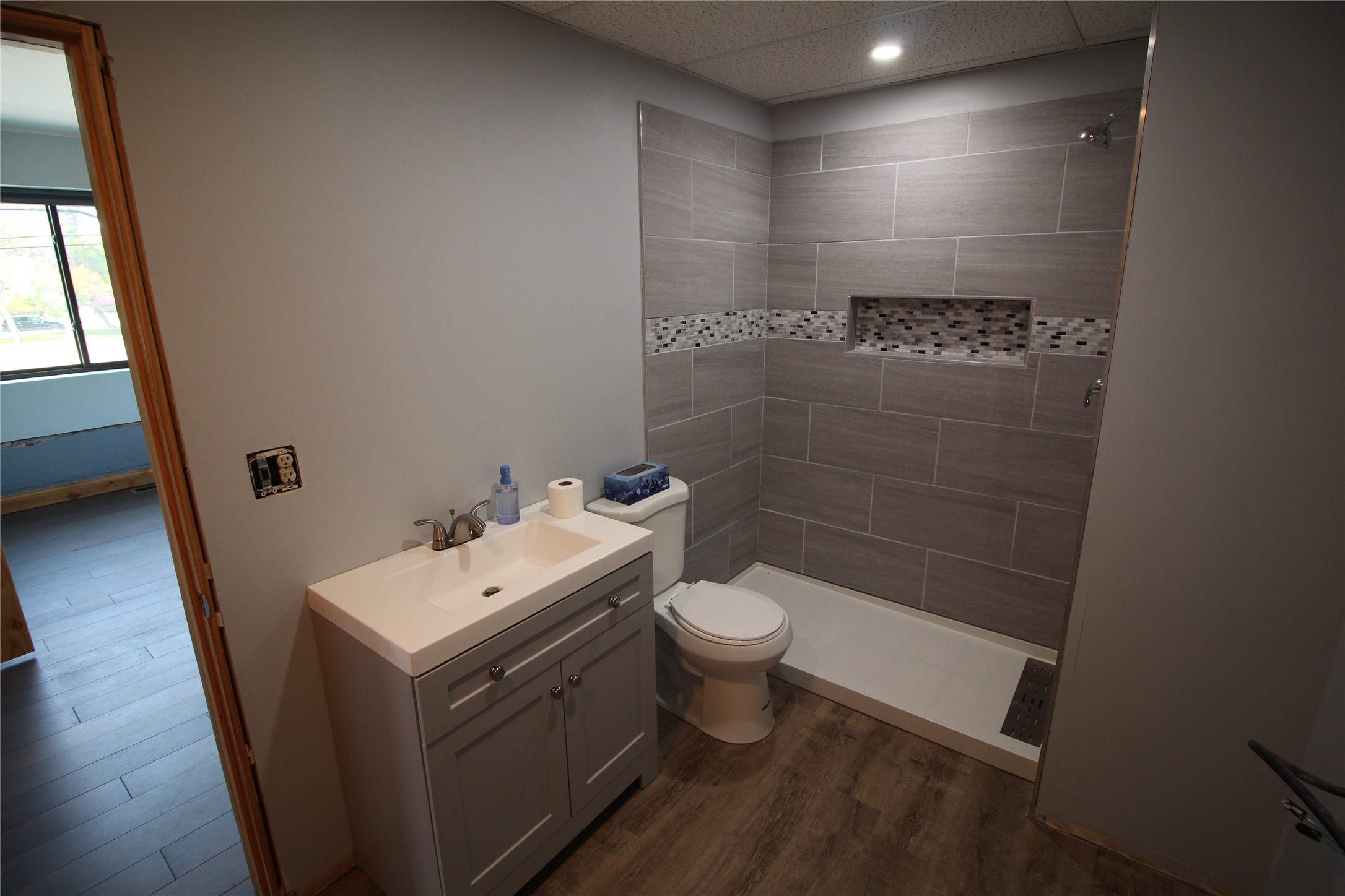 1 Central Avenue E Property Photo 10