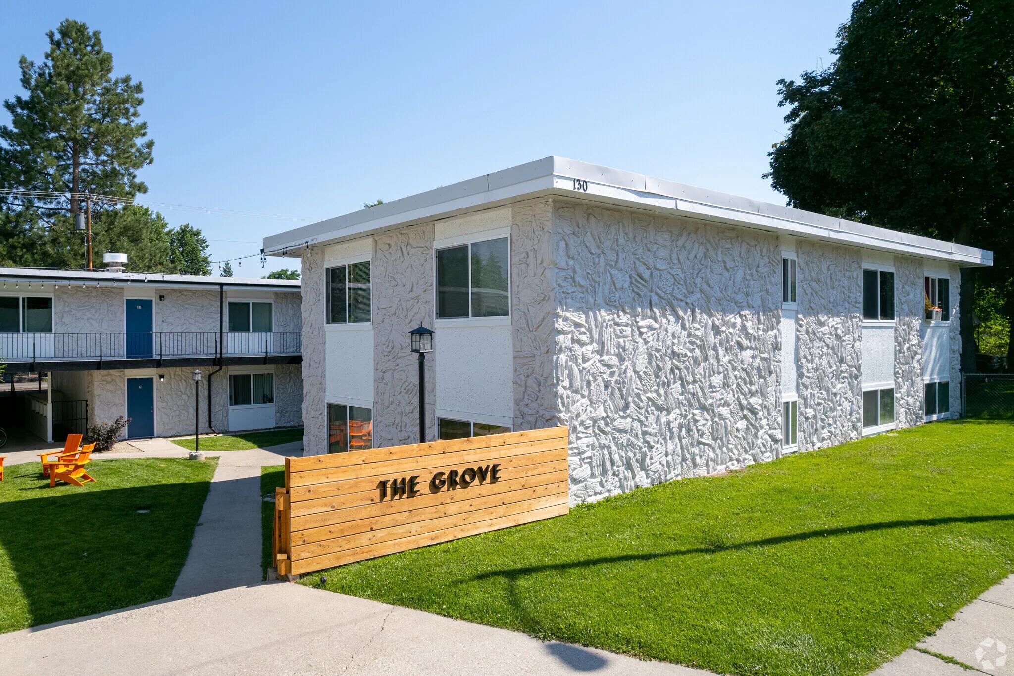 130 W Kent Avenue Property Photo 3