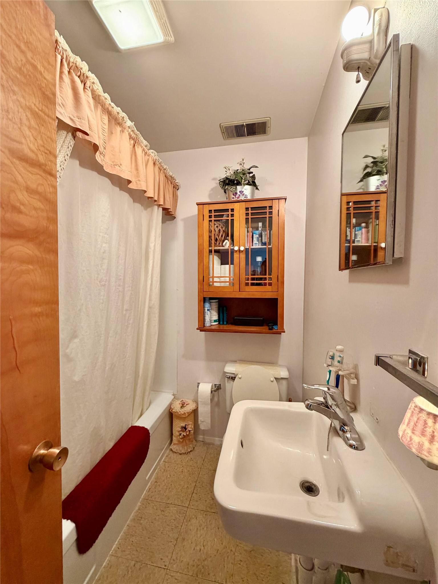 2001 Franklin Street Property Photo 7
