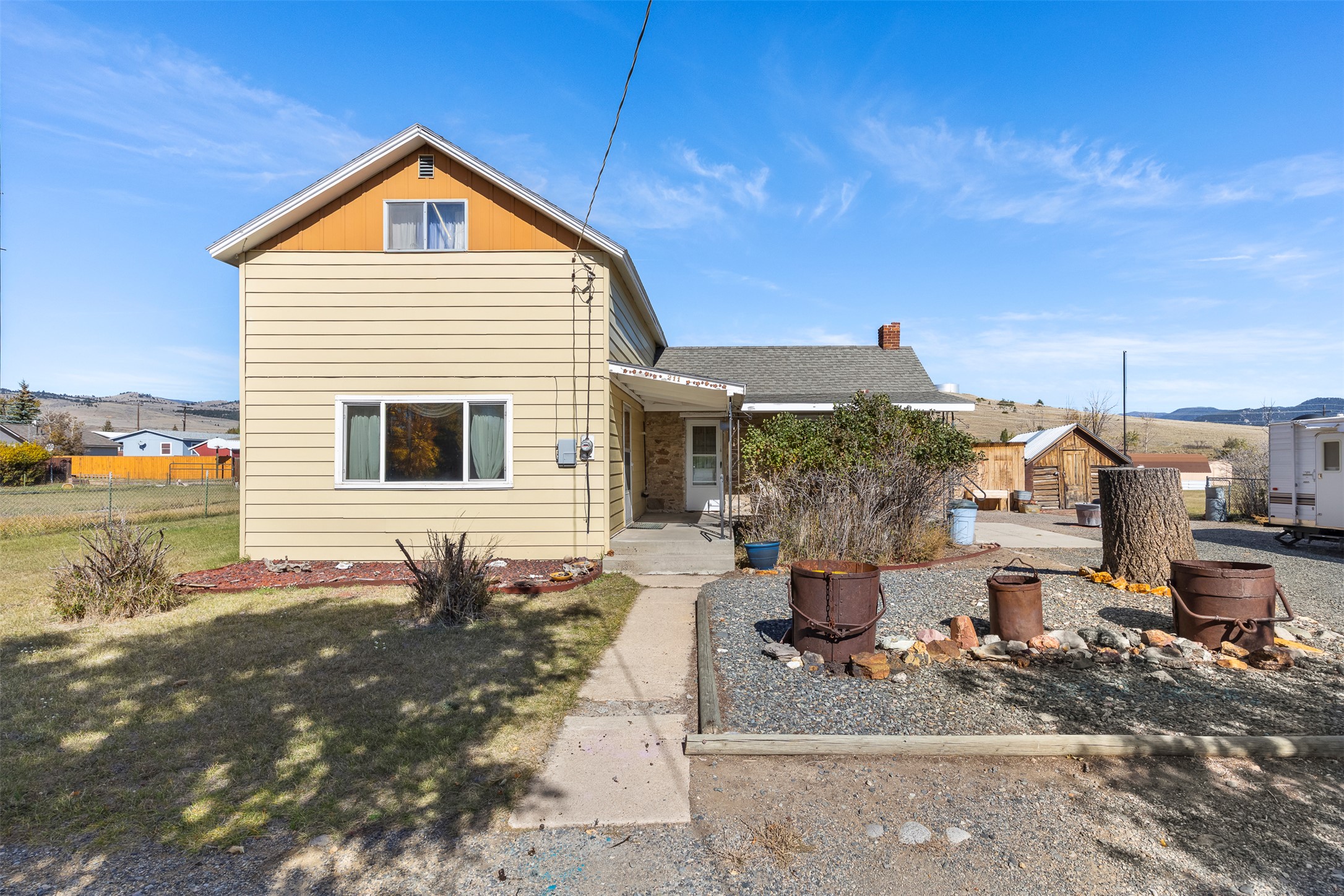 211 E 2nd Avenue Property Photo 1