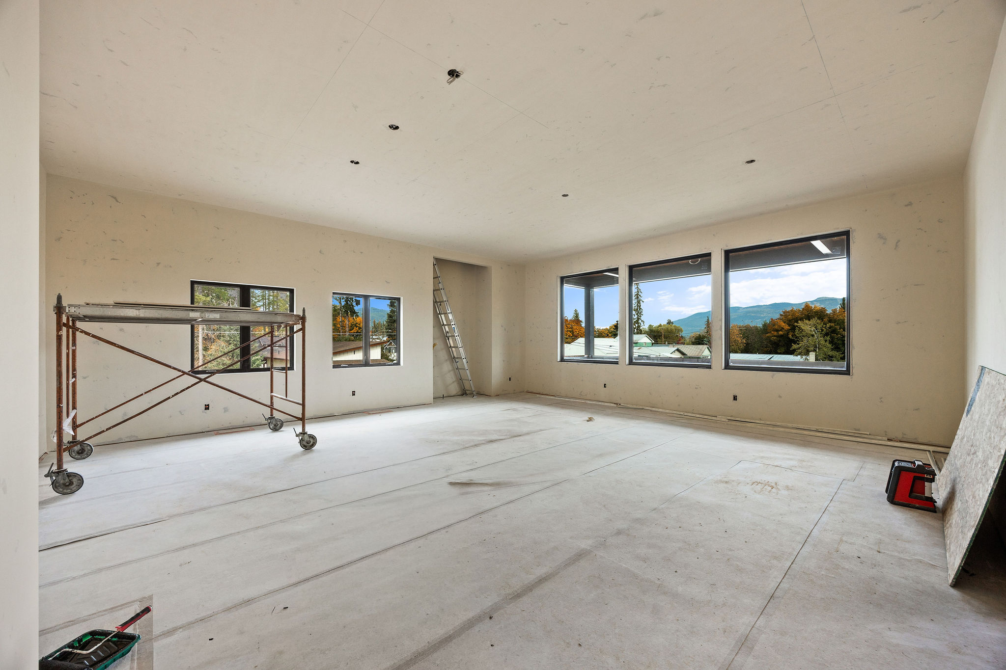 109 W 8th Street Property Photo 4