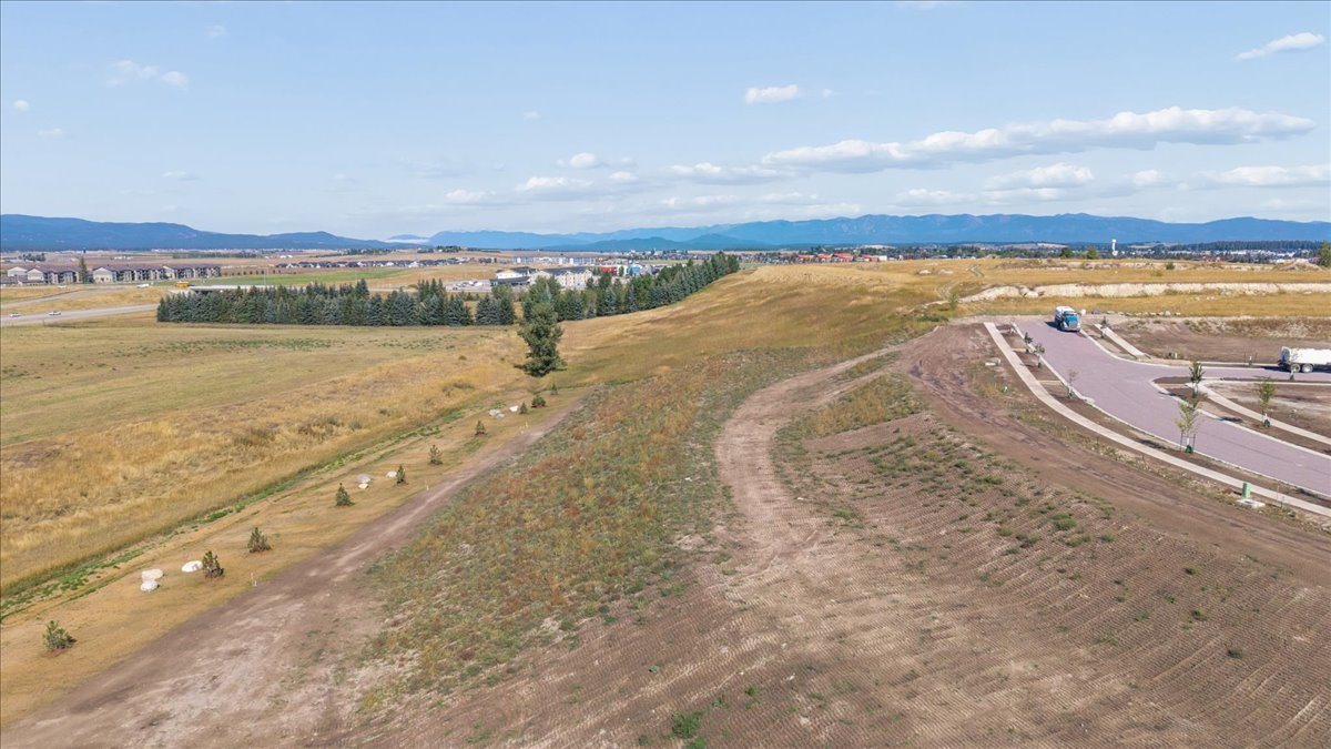728 Crown Ridge Drive Property Photo 4