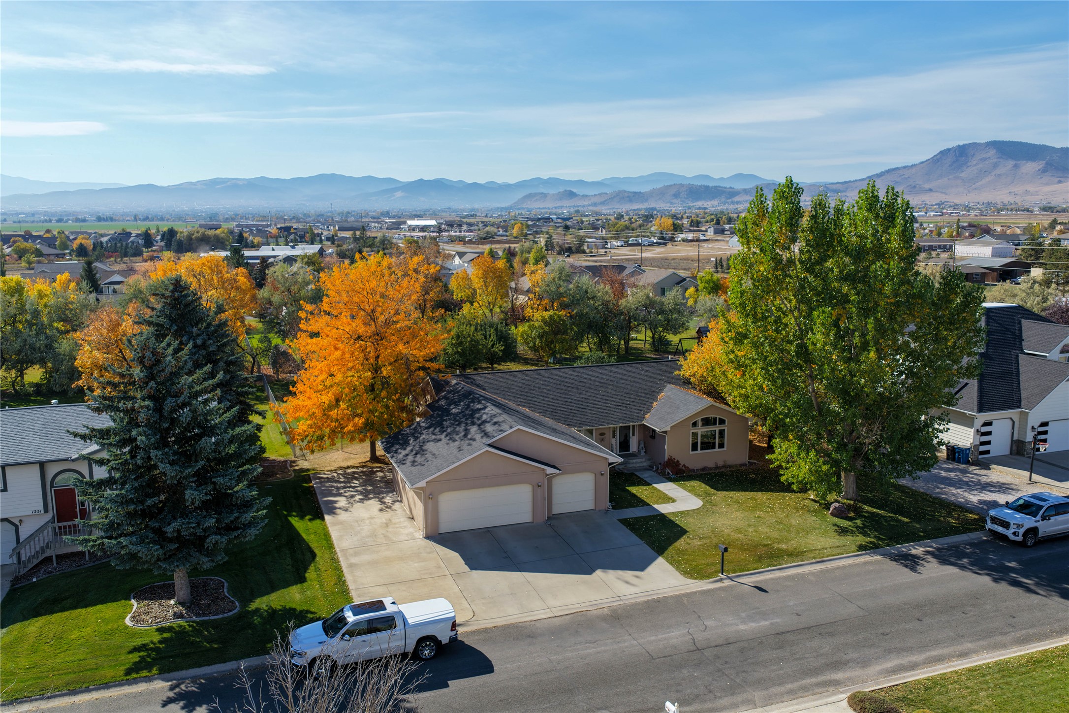 1239 Ranchview Road Property Photo 4
