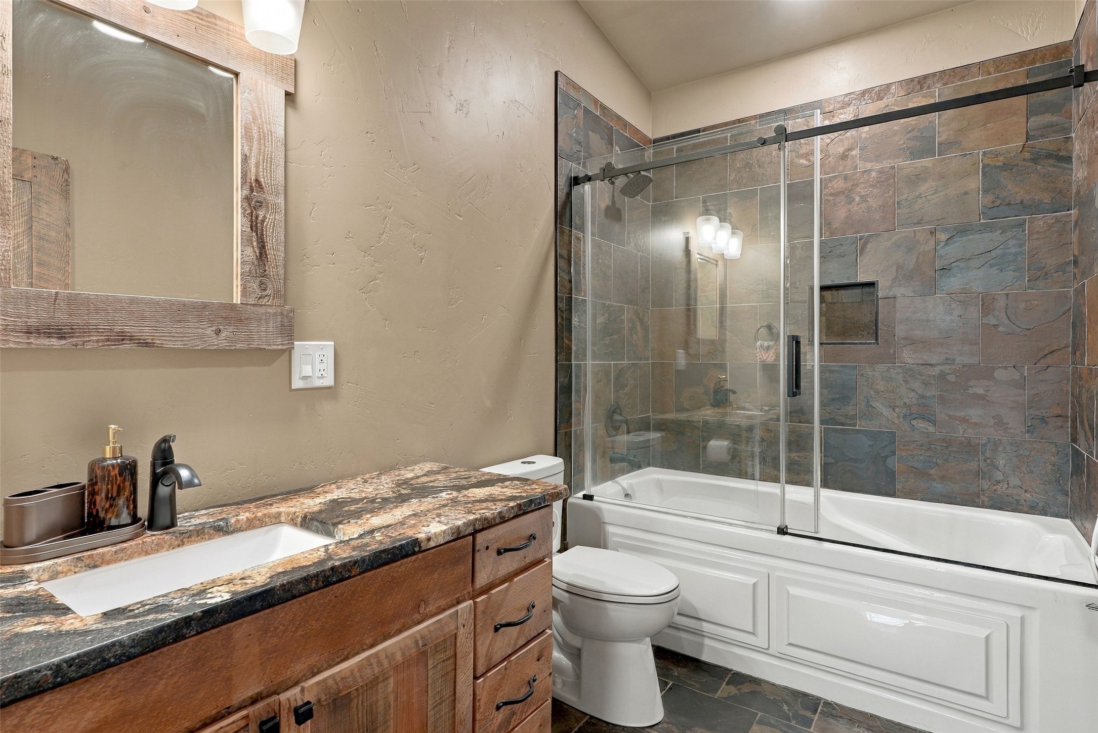 1655 Jordan Way Property Photo 13