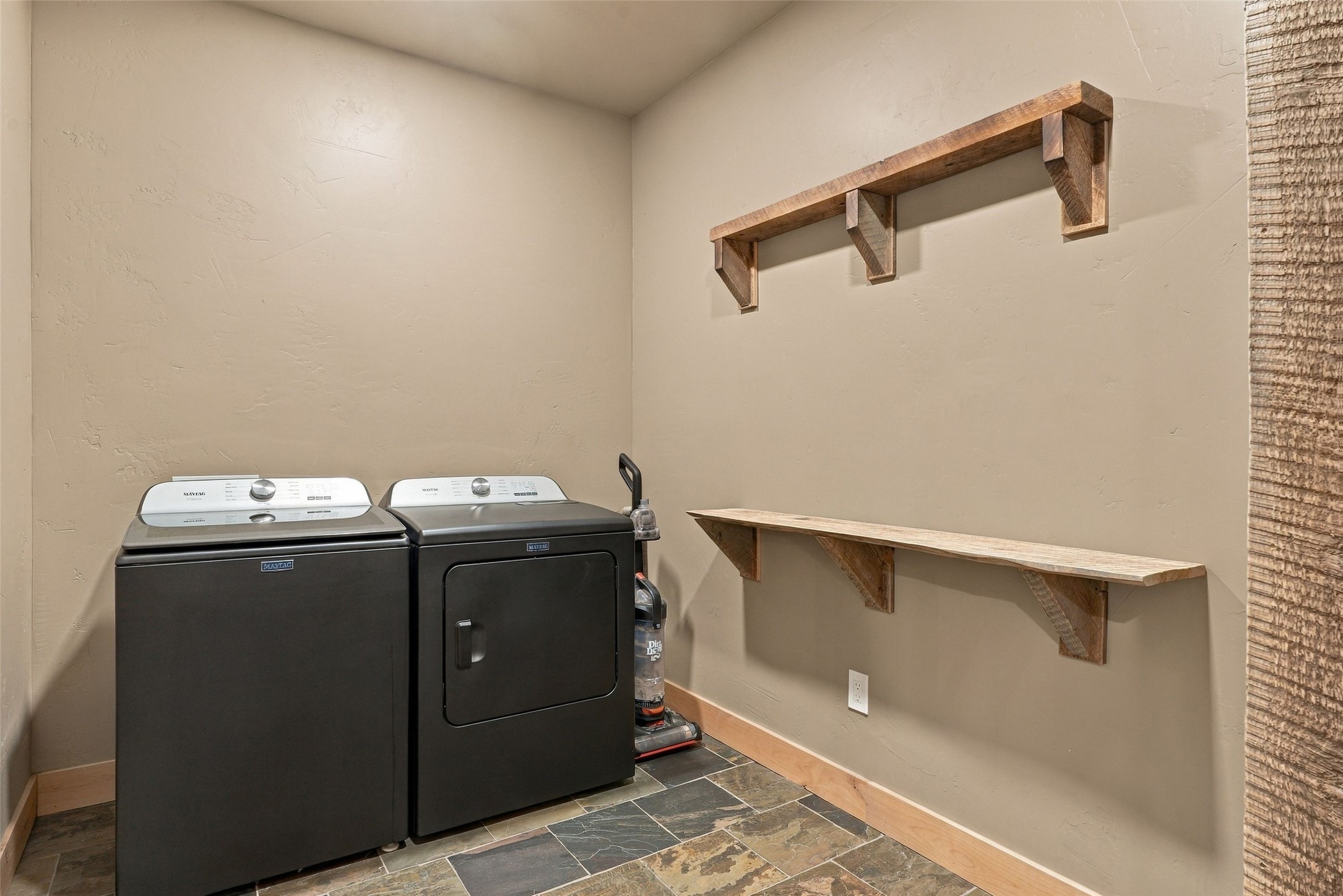 1655 Jordan Way Property Photo 14