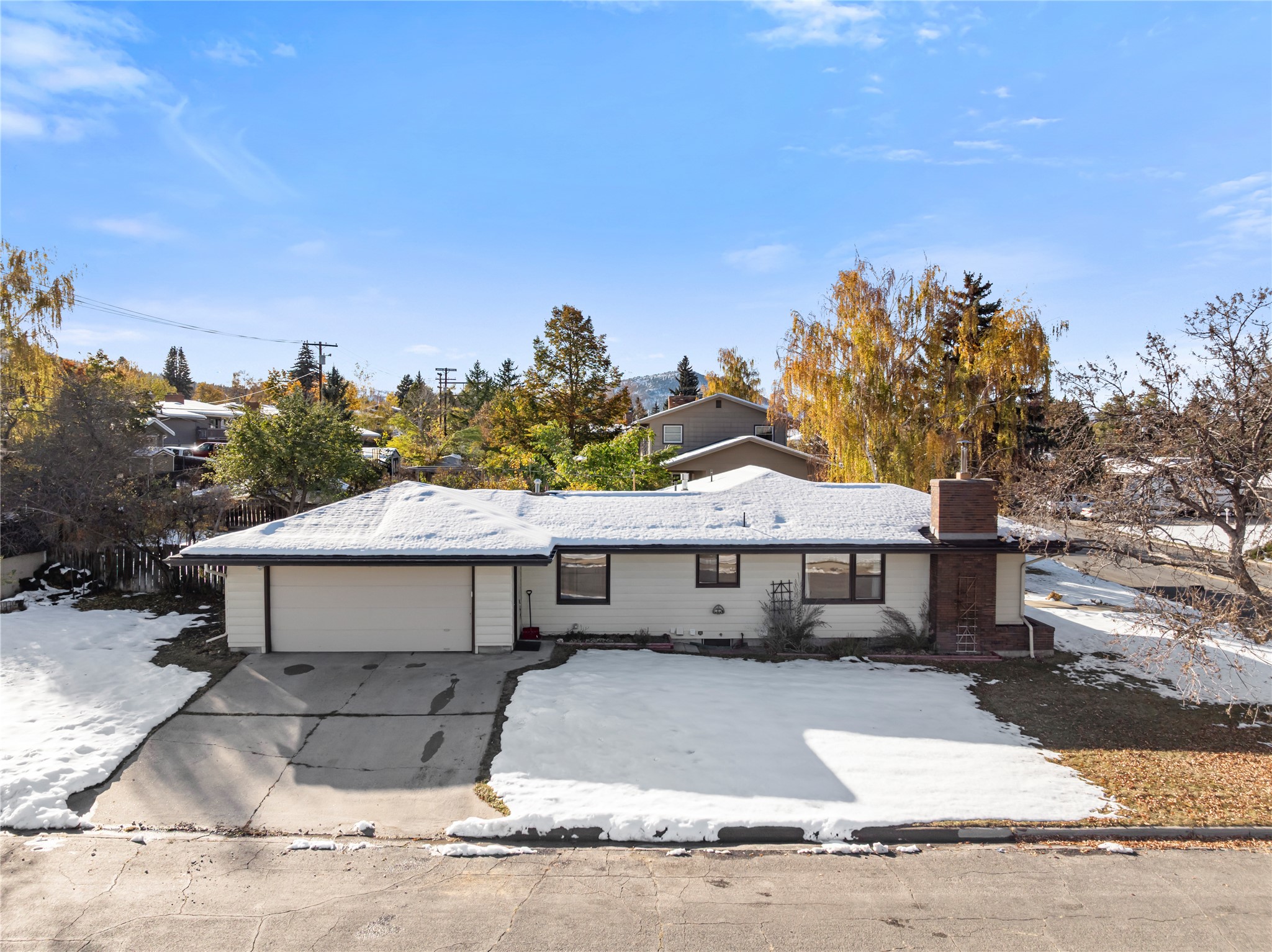 2129 E Broadway Street Property Photo 1