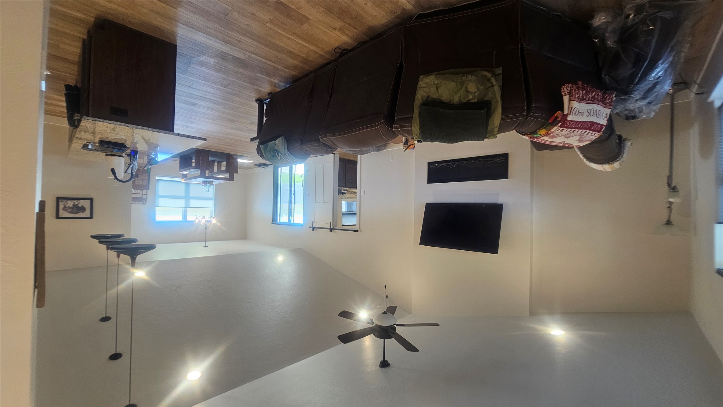 12 Florida Road Property Photo 5