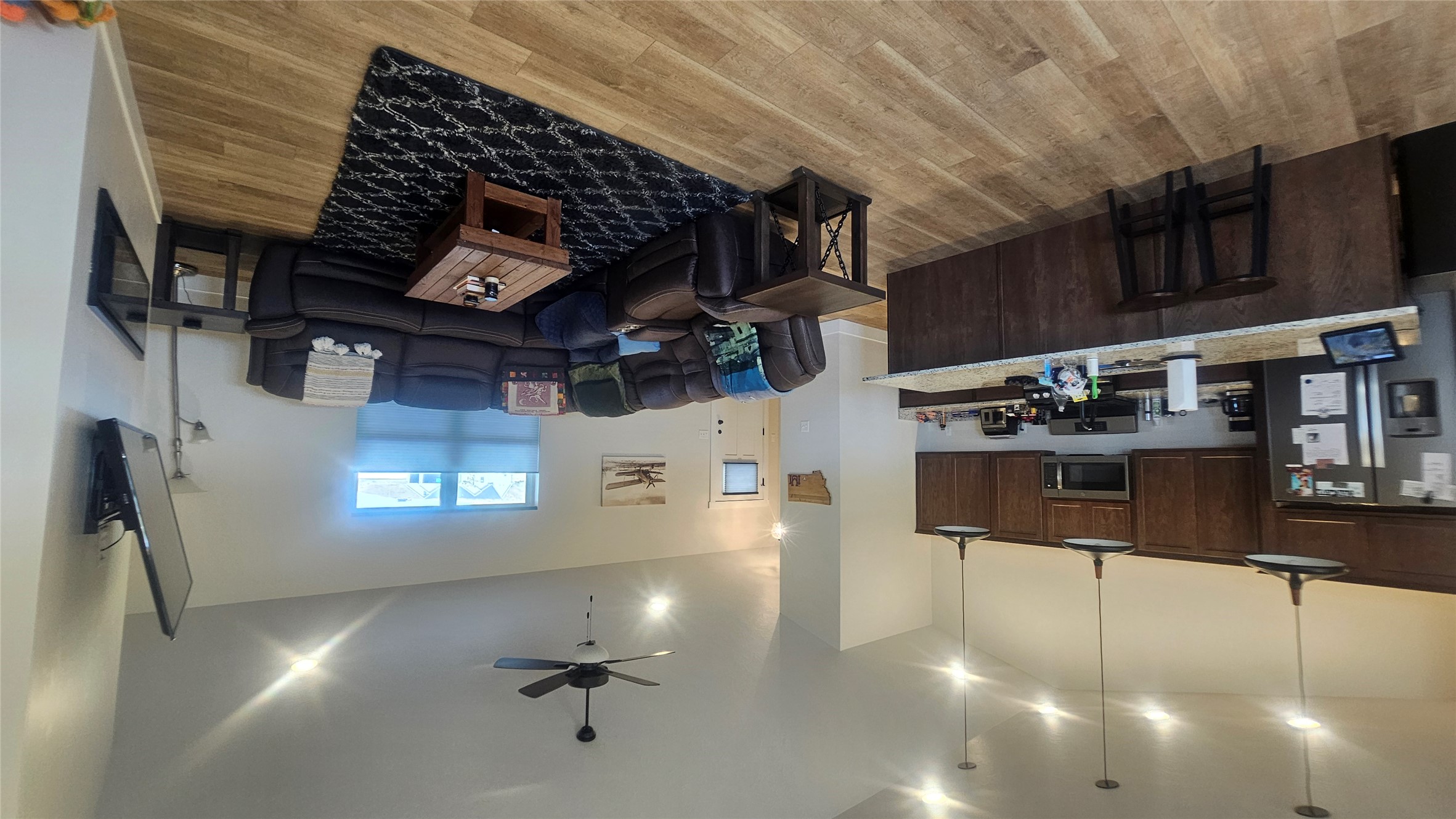 12 Florida Road Property Photo 8