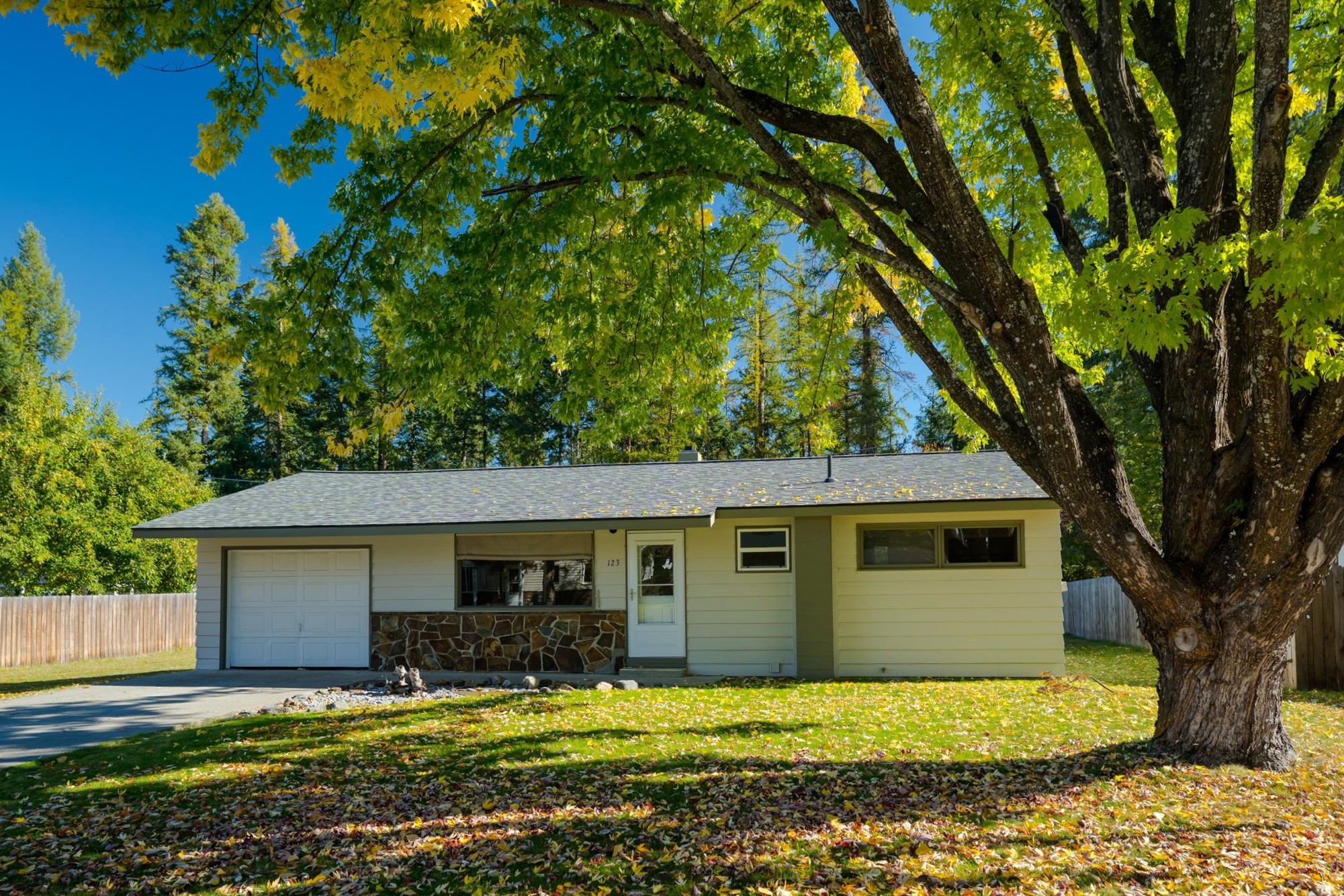 123 Highwood Drive Property Photo 2