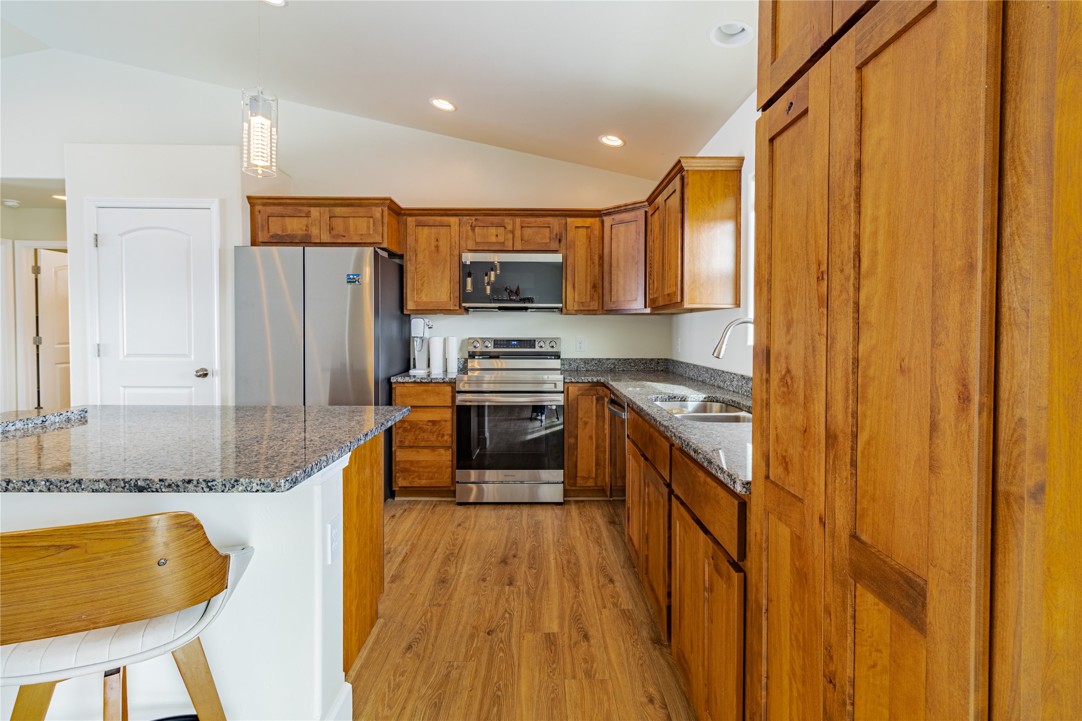 4118 Western Boulevard Property Photo 9