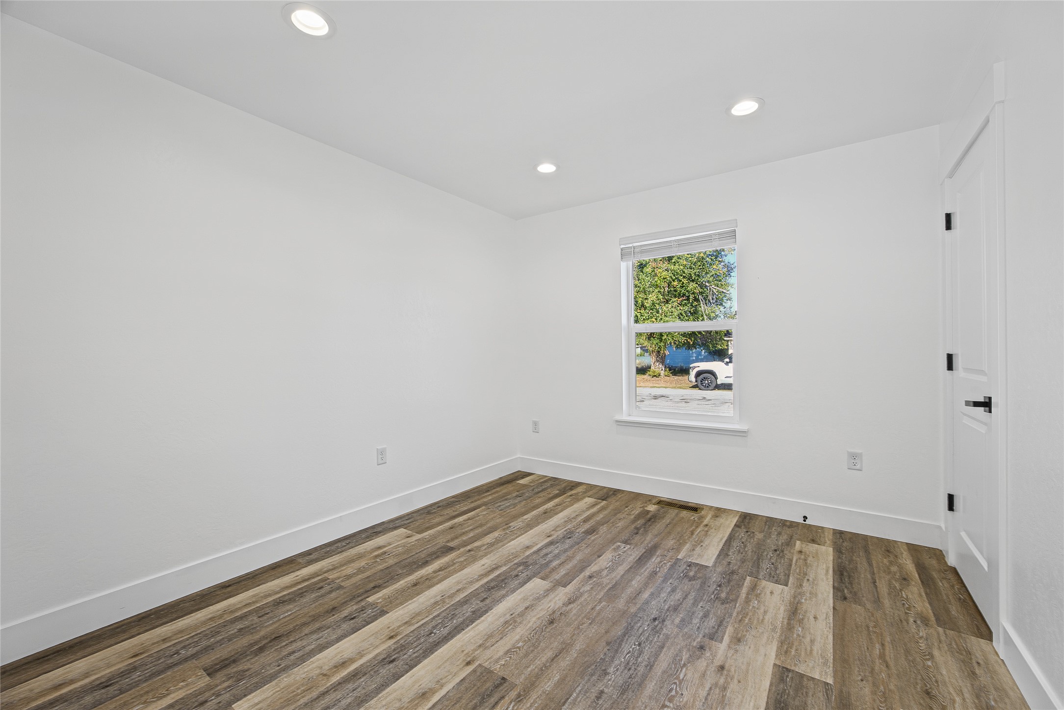 601,603,605 River Street Property Photo 25