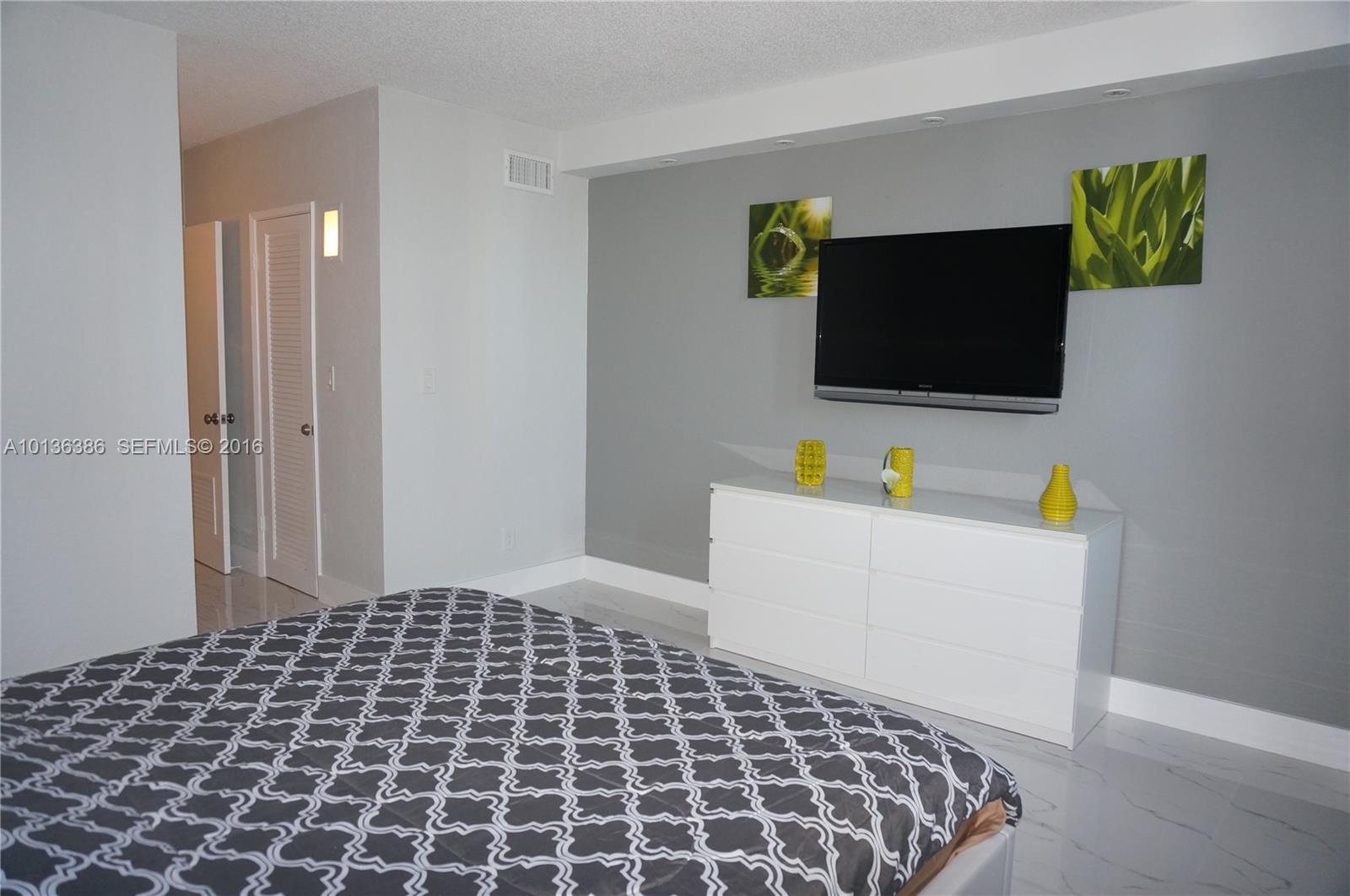 19370 Collins Avenue 1417 Property Photo 17