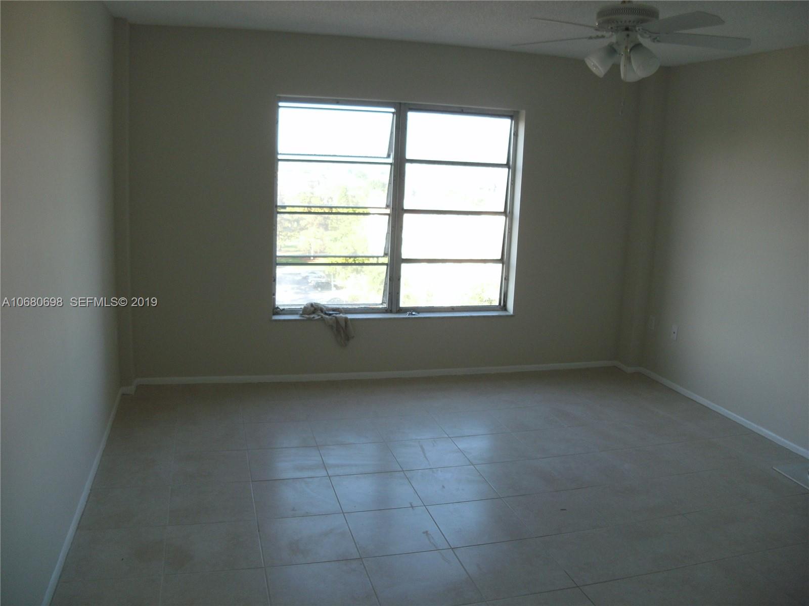 4174 Inverrary Drive 911 Property Photo 2