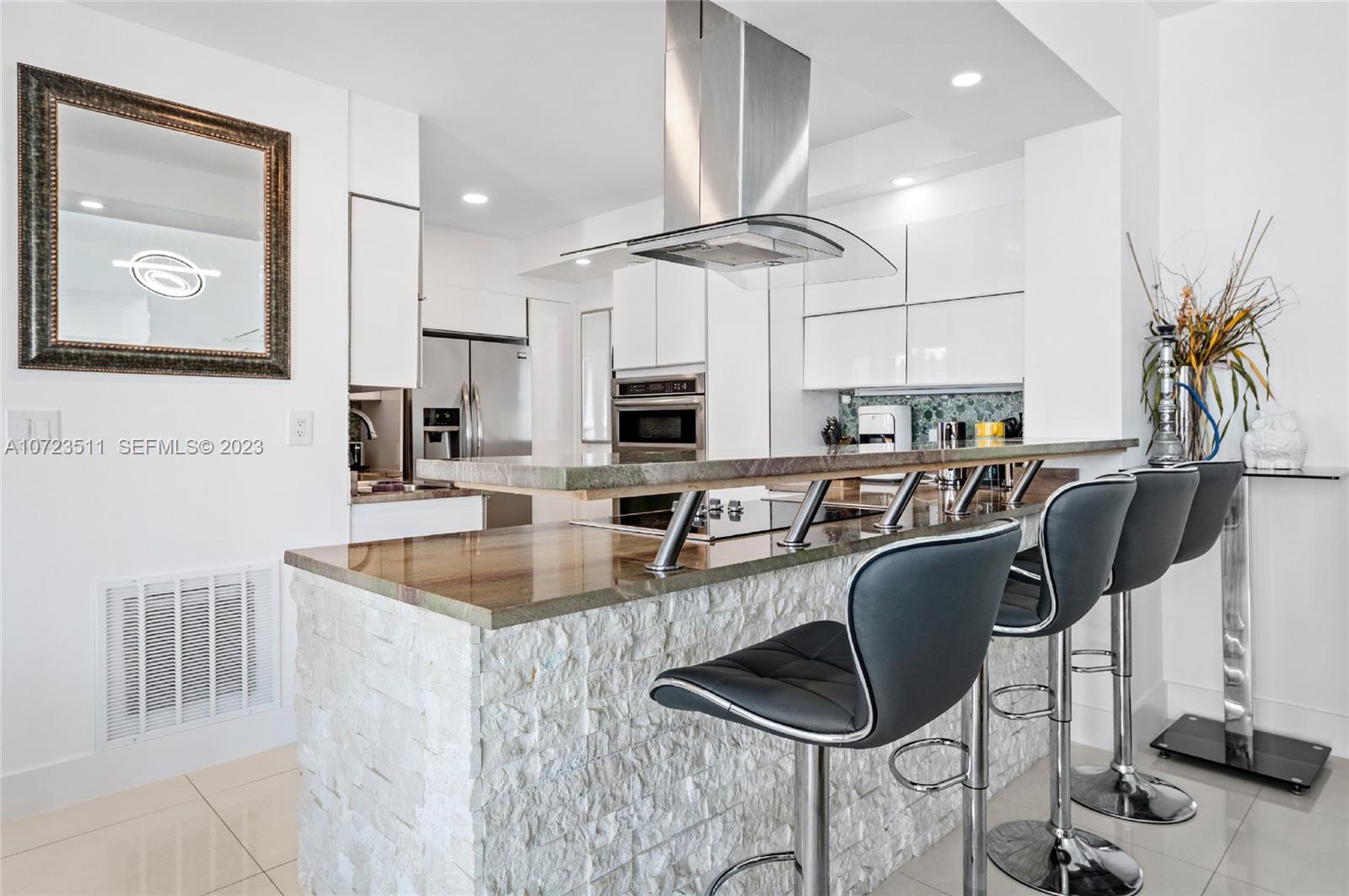 4001 S Ocean Drive Ph2 Property Photo 6