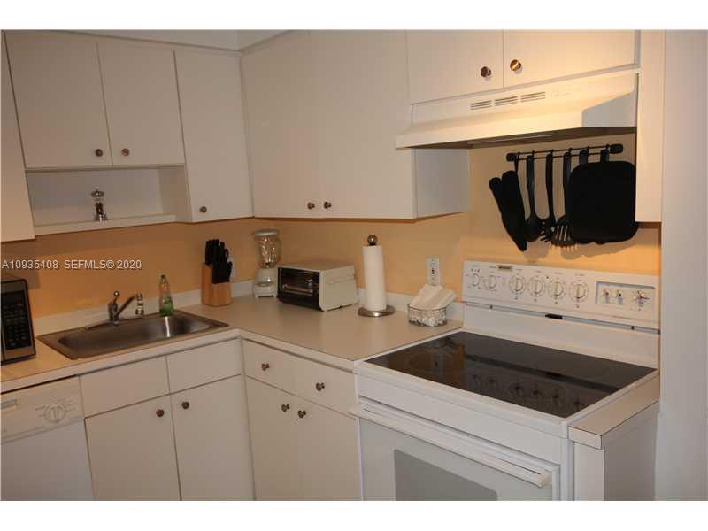 5161 Collins Avenue 508 Property Photo 9