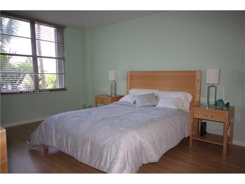 5161 Collins Avenue 508 Property Photo 14