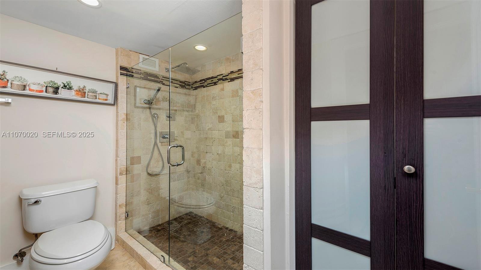 2301 Collins Avenue 301 Property Photo 12