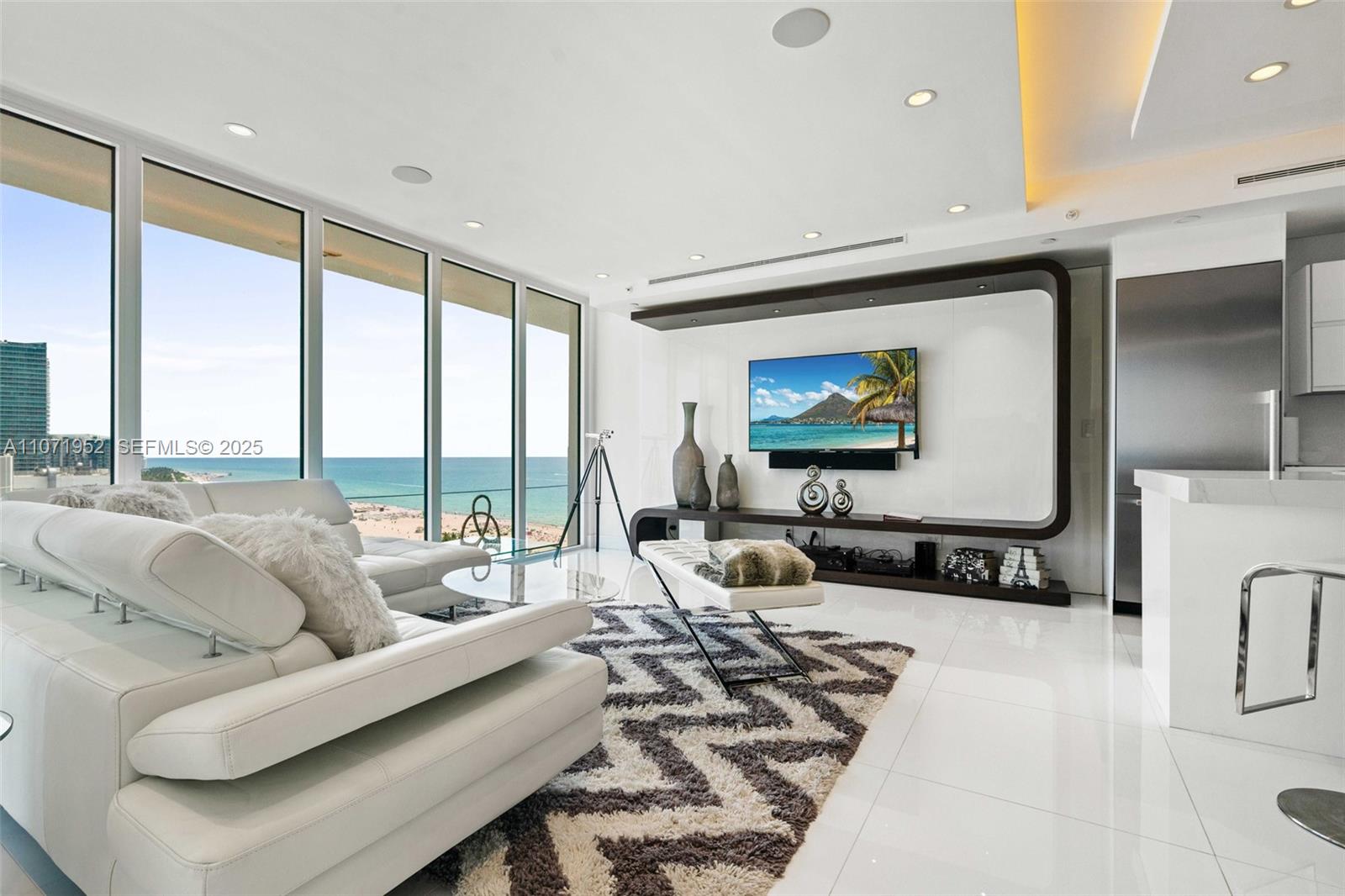 100 Lincoln Road PH6 Property Photo 1