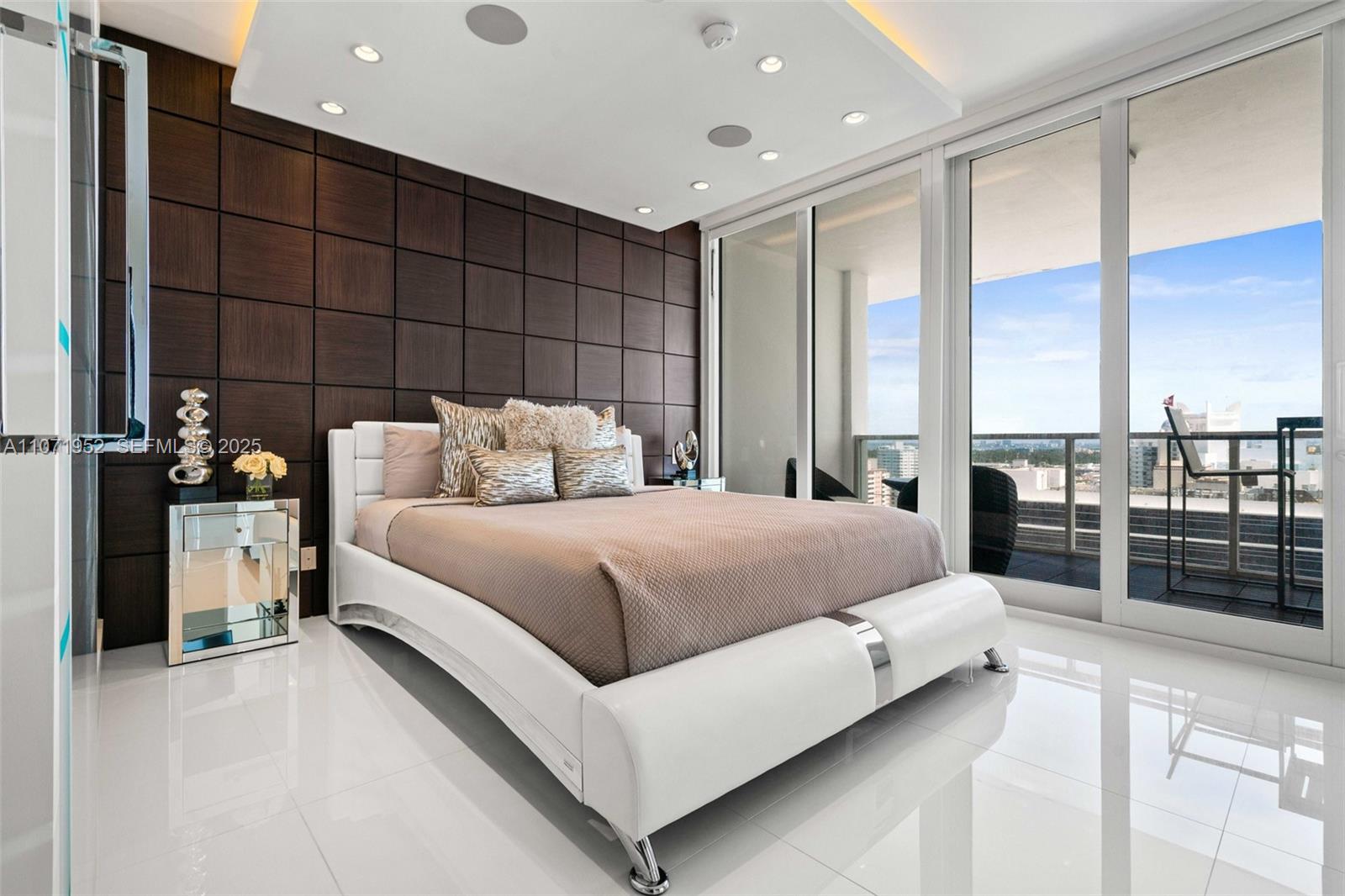 100 Lincoln Road Ph6 Property Photo 3